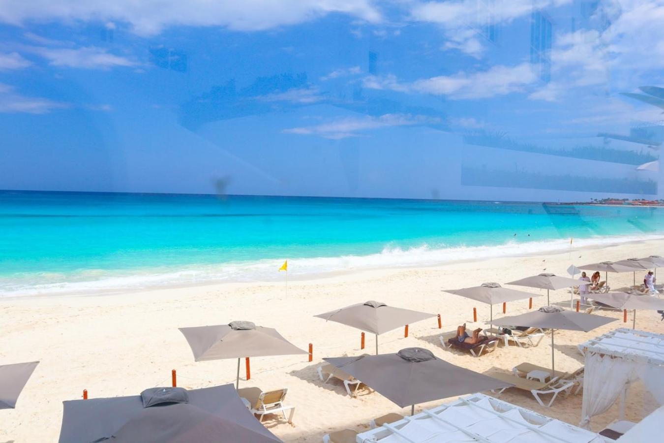 Oceanfront w/balcony, pool & beach access