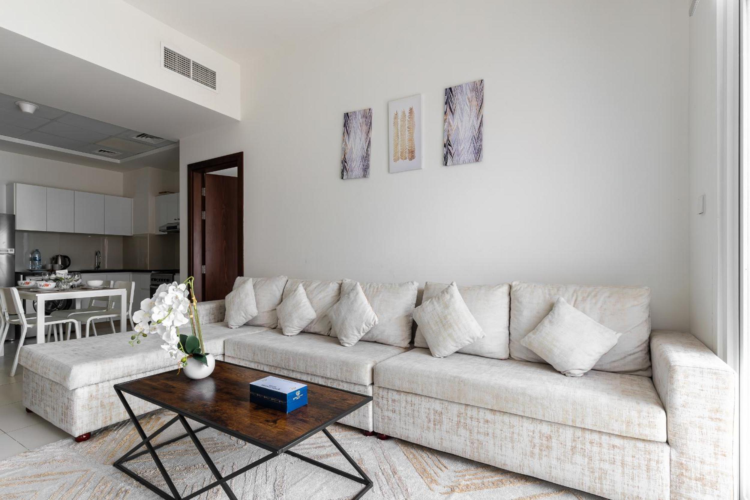 Binghatti Gateway Family 2BR with Balcony, Close to Dubai Mall & Burj Khalifa by Simply Comfort