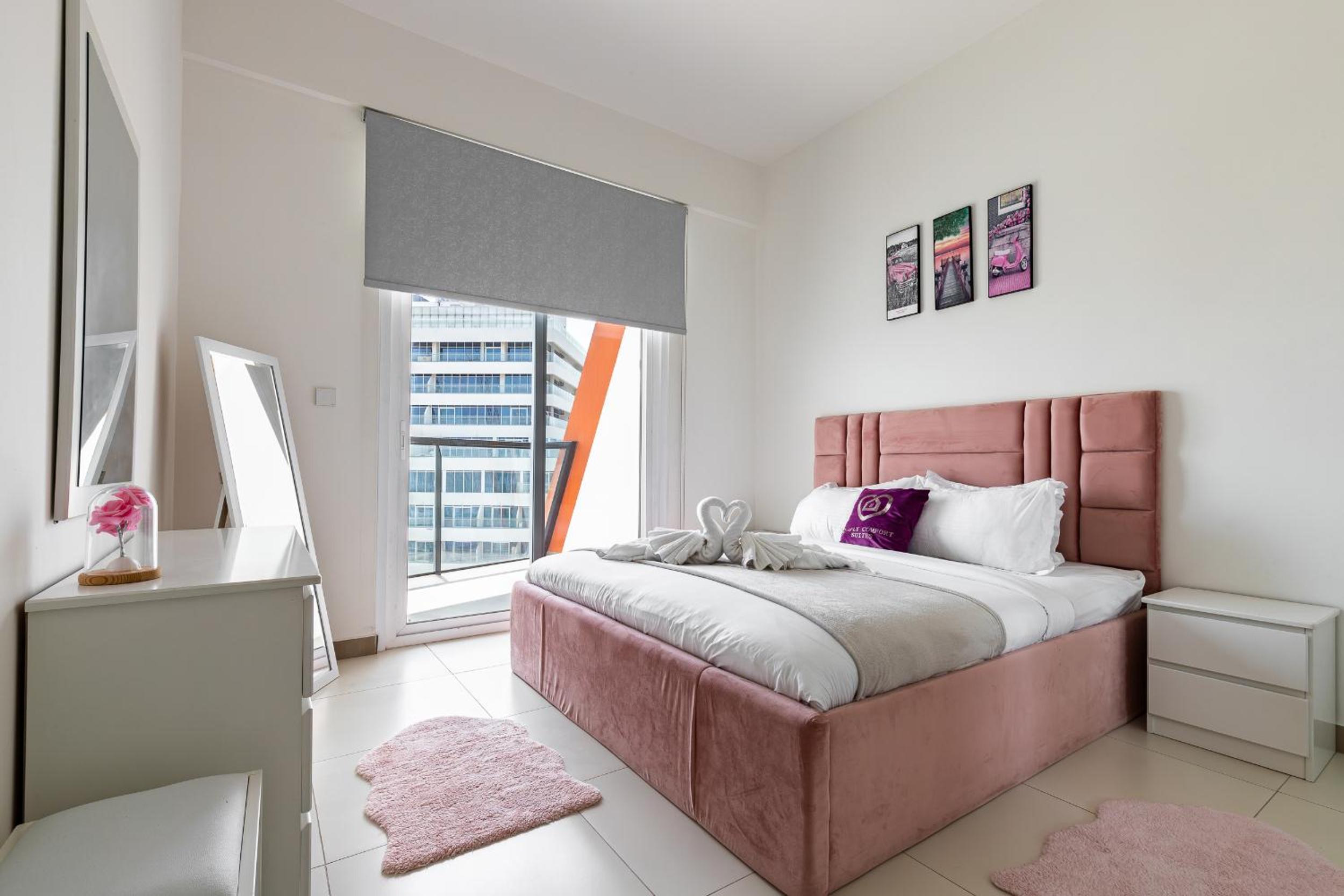 Binghatti Gateway Family 2BR with Balcony, Close to Dubai Mall & Burj Khalifa by Simply Comfort