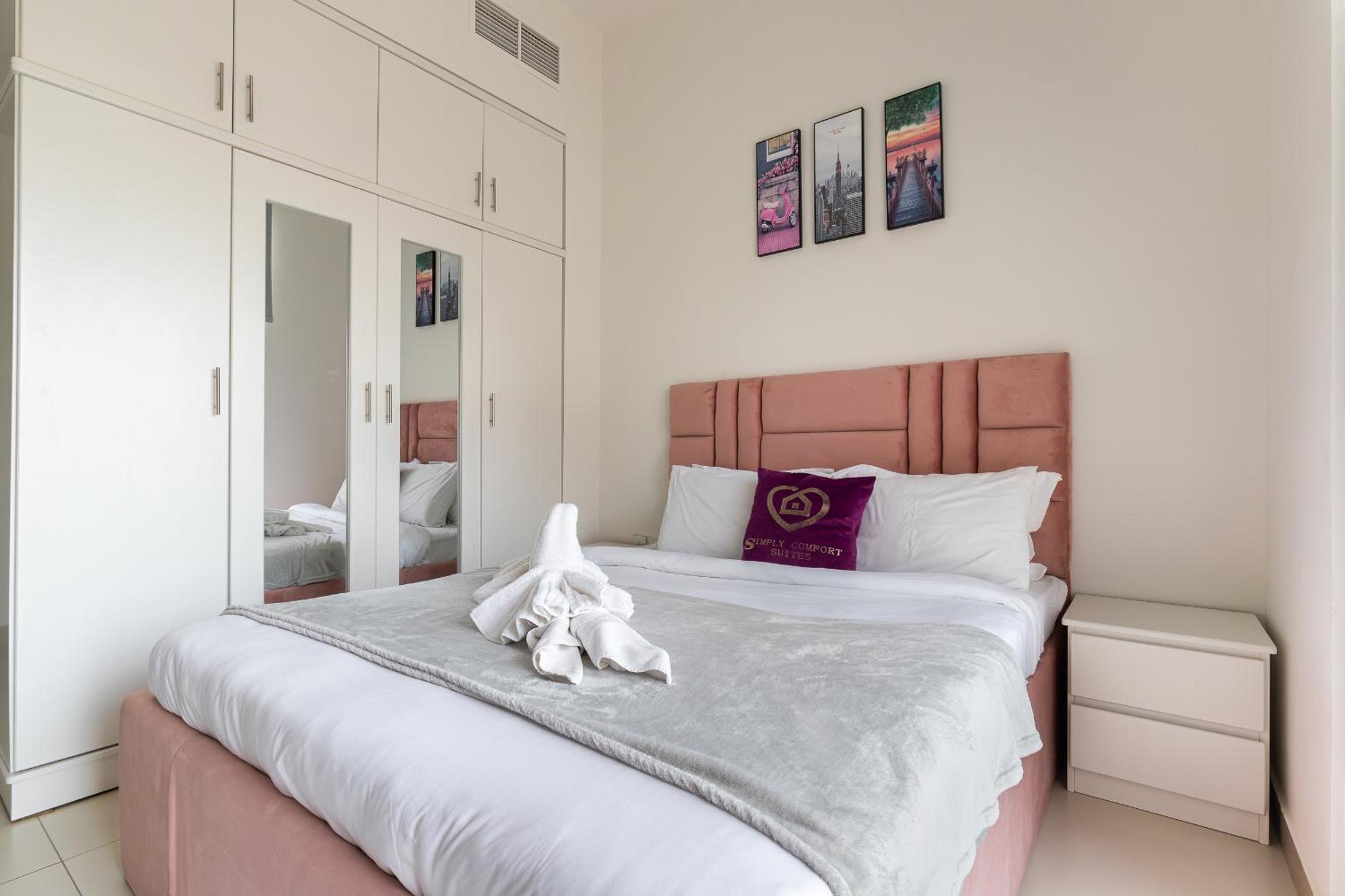 Binghatti Gateway Family 2BR with Balcony, Close to Dubai Mall & Burj Khalifa by Simply Comfort