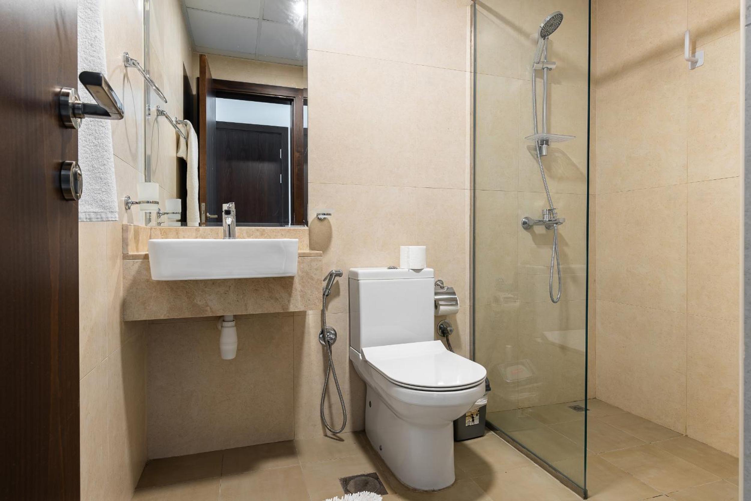 Binghatti Gateway Family 2BR with Balcony, Close to Dubai Mall & Burj Khalifa by Simply Comfort