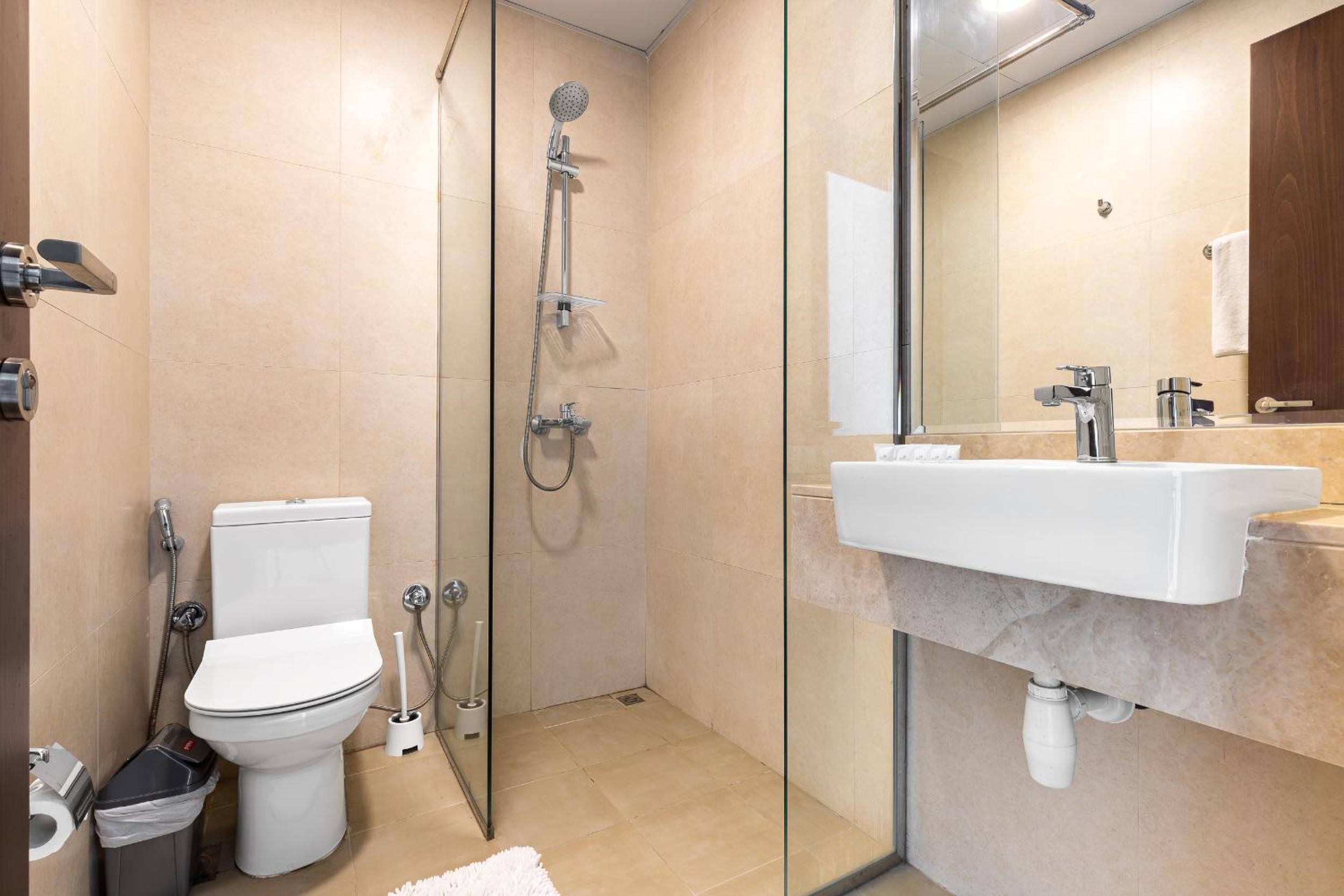 Binghatti Gateway Family 2BR with Balcony, Close to Dubai Mall & Burj Khalifa by Simply Comfort