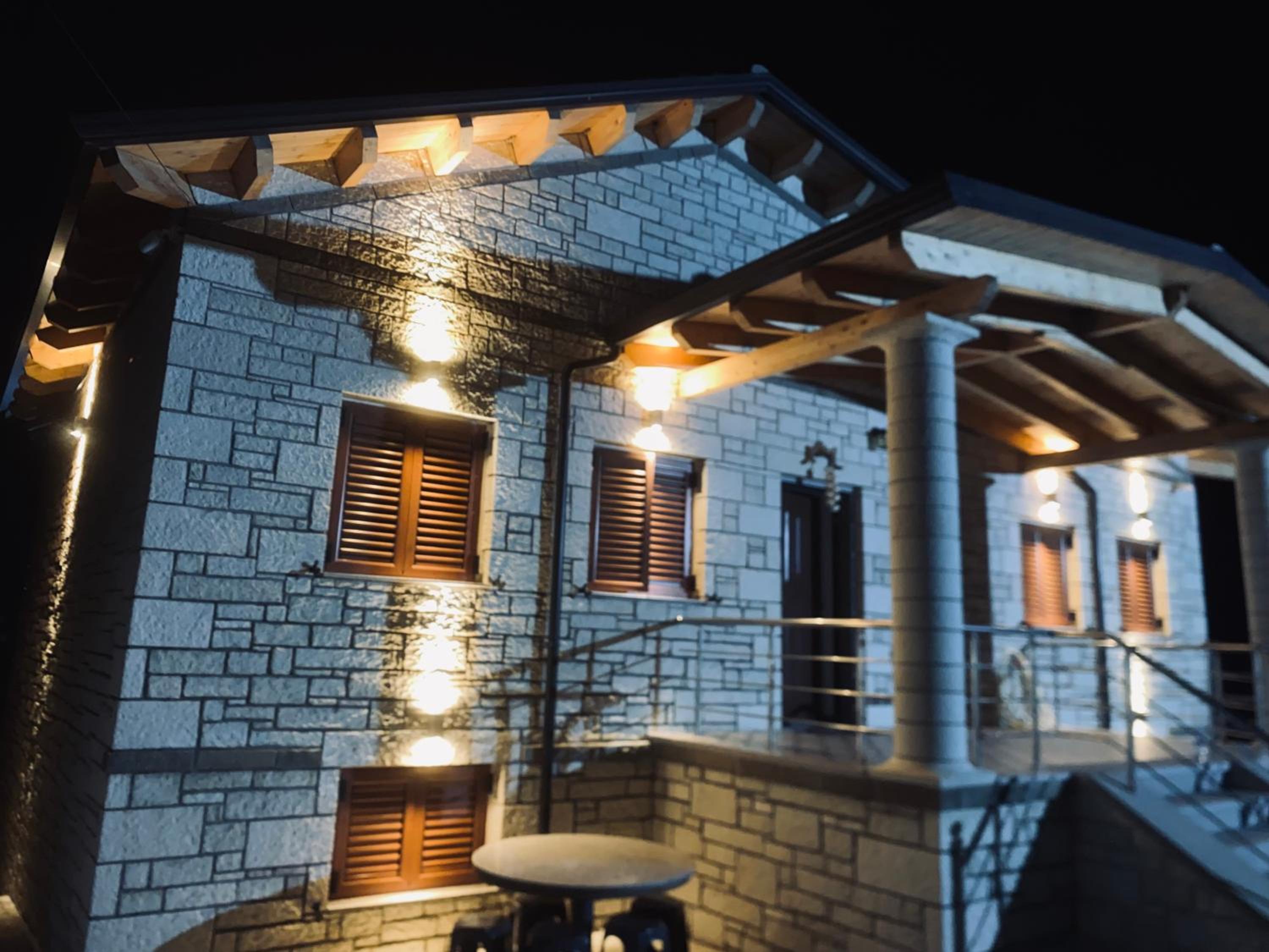 Ervis Villa