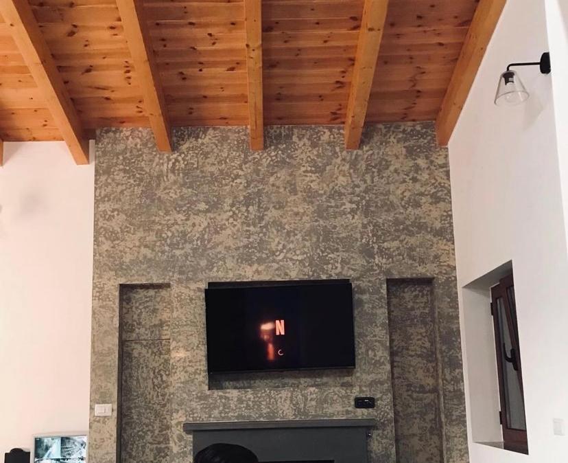 Ervis Villa