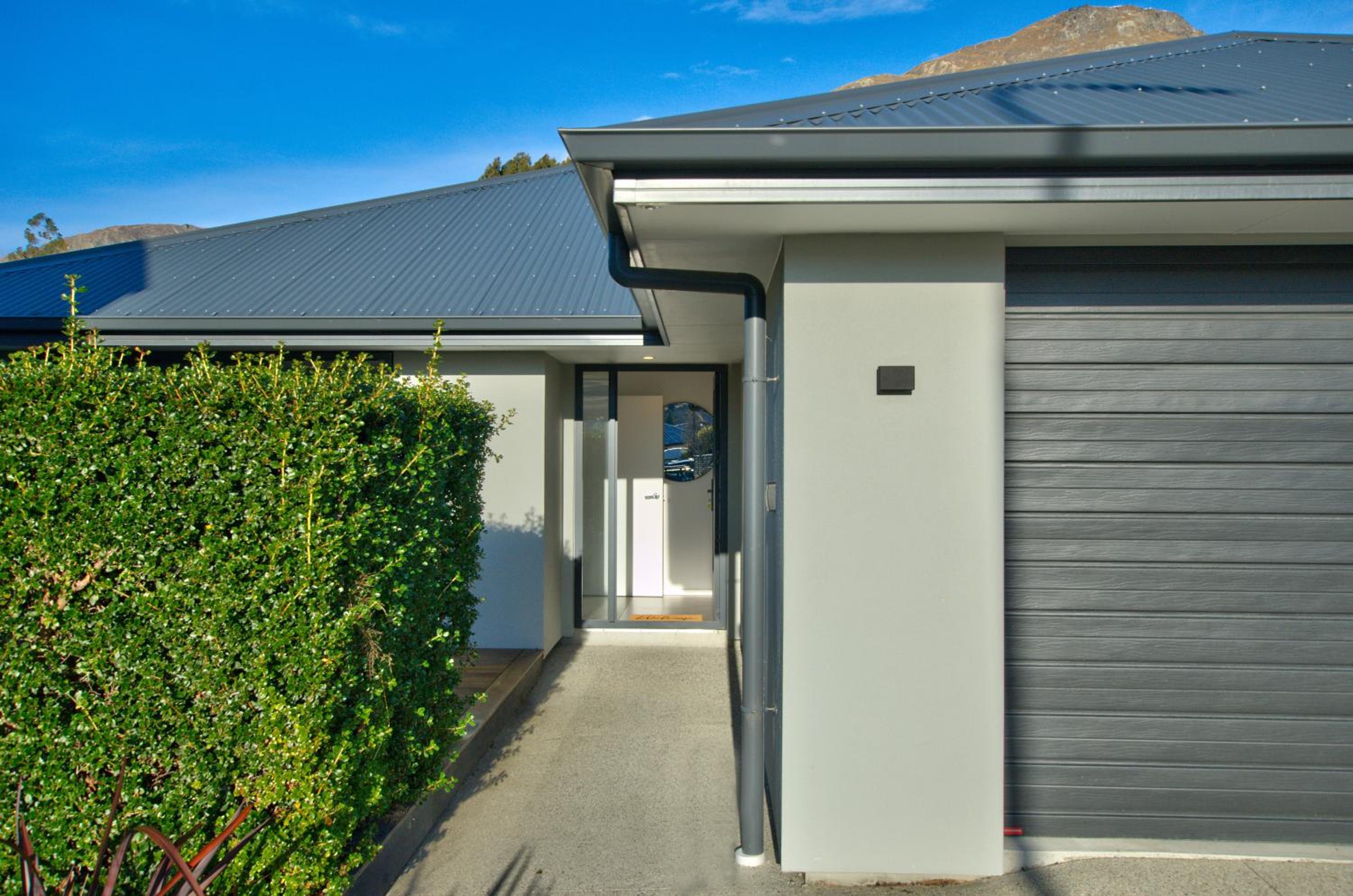 Spacious Lower Shotover Home For Family & Friends view 2