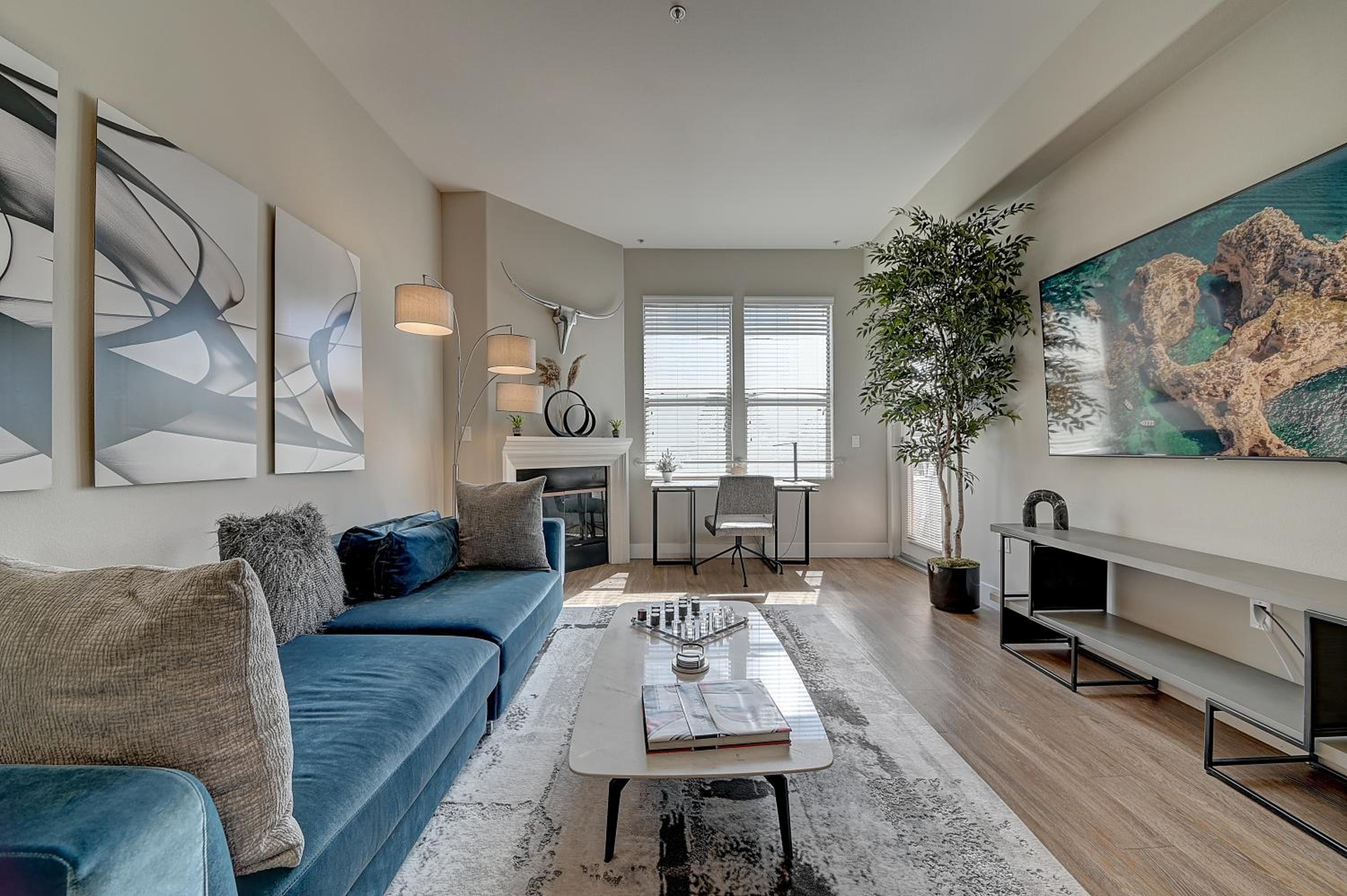 Los Angeles Vacations - Penthouse One Bedroom Garden View Condo by UCLA - Property Image 7
