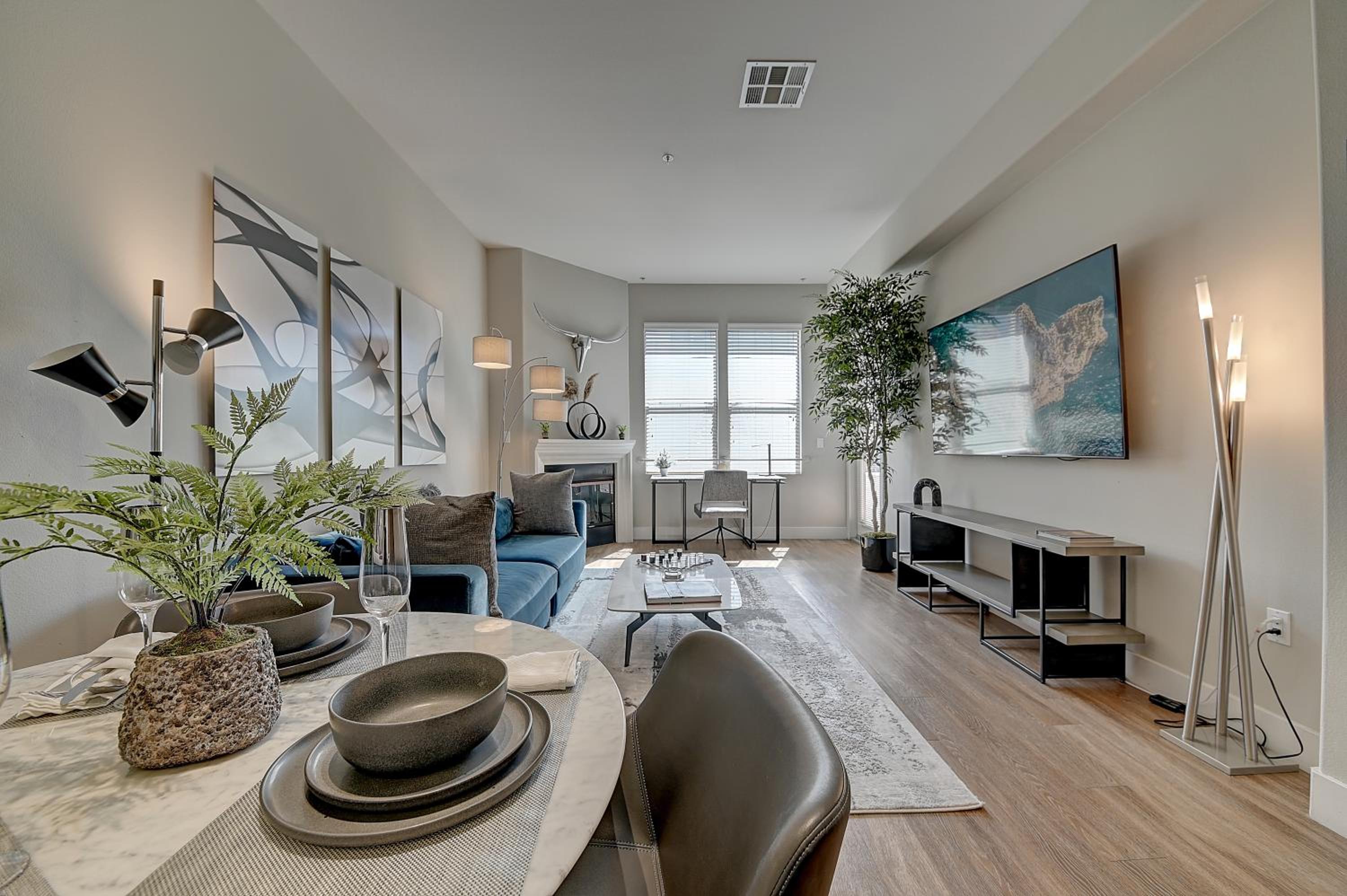 Los Angeles Vacations - Penthouse One Bedroom Garden View Condo by UCLA - Property Image 36