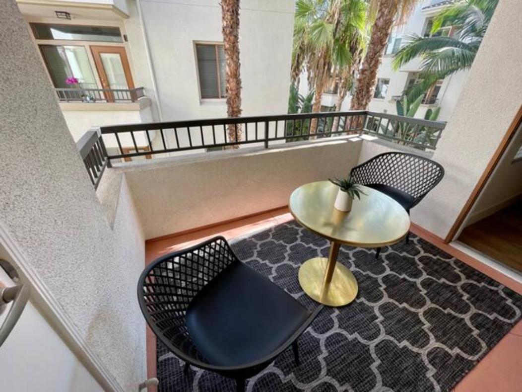 Los Angeles Vacations - Penthouse One Bedroom Garden View Condo by UCLA - Property Image 39