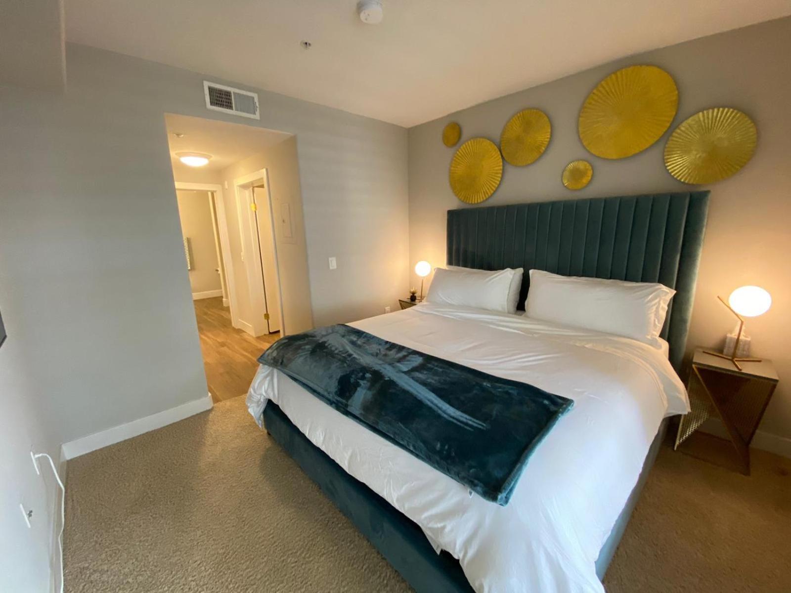 Los Angeles Vacations - Penthouse One Bedroom Garden View Condo by UCLA - Property Image 42
