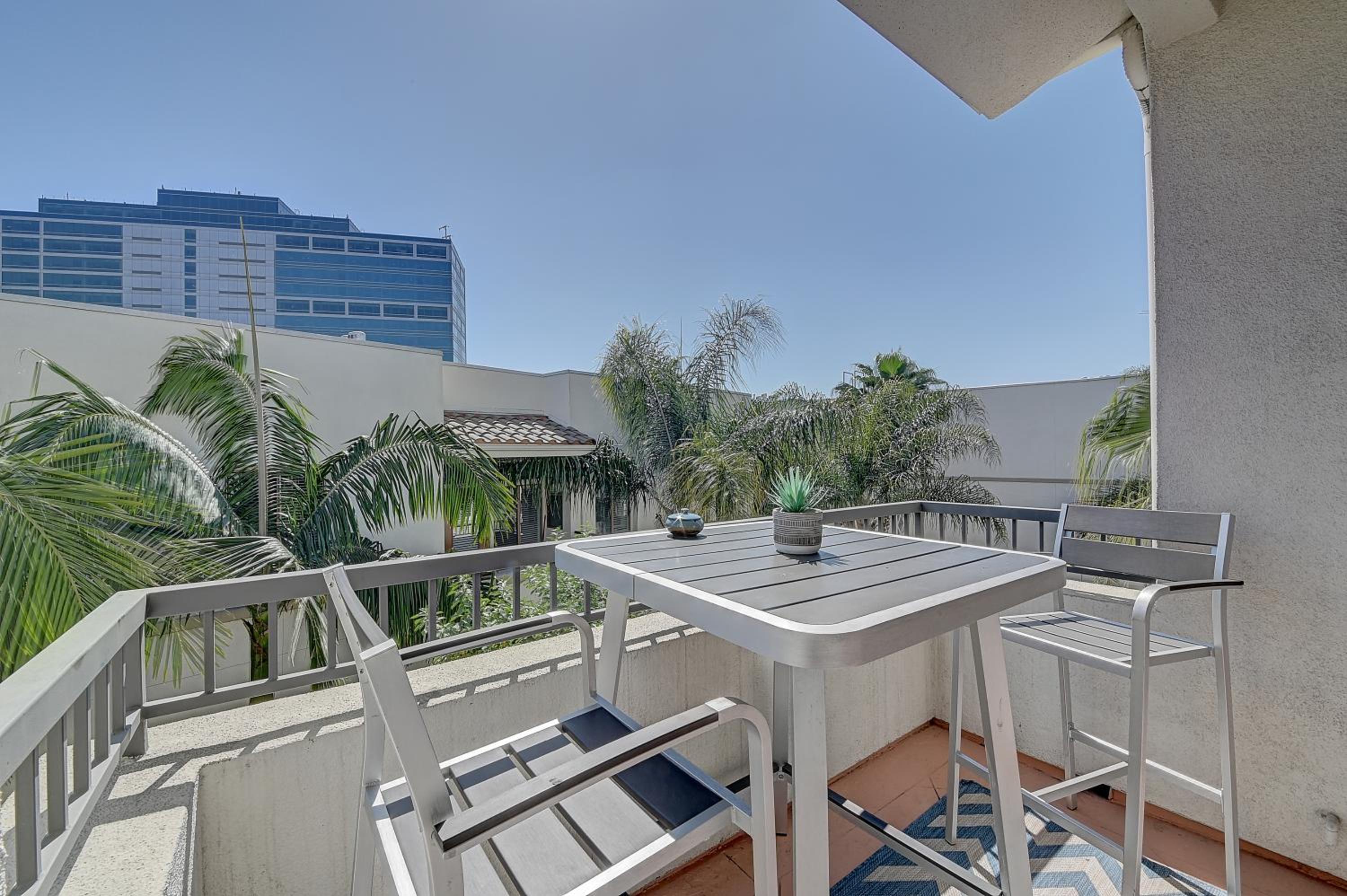 Los Angeles Vacations - Penthouse One Bedroom Garden View Condo by UCLA - Property Image 45