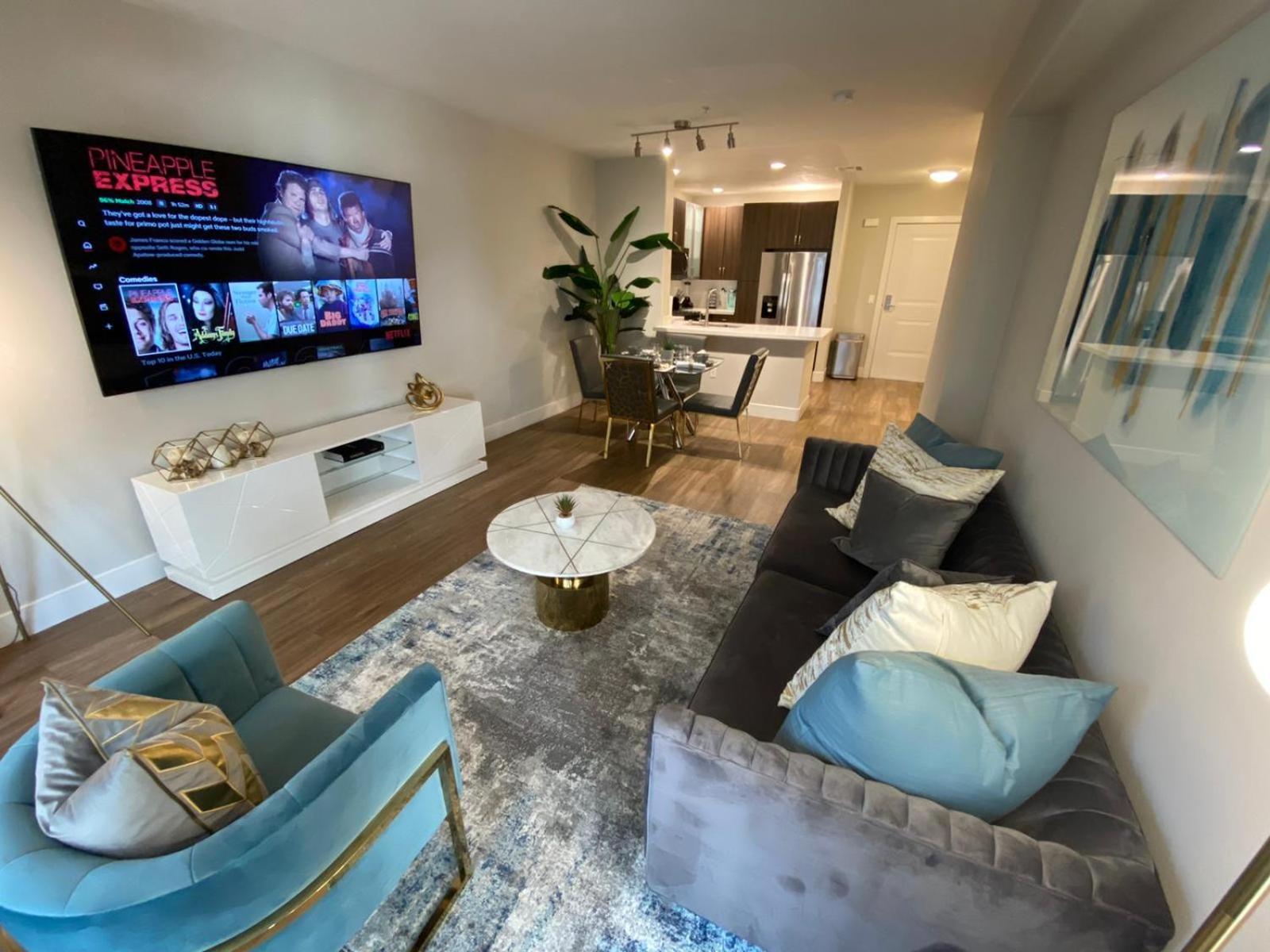 Los Angeles Vacations - Penthouse One Bedroom Garden View Condo by UCLA - Property Image 53