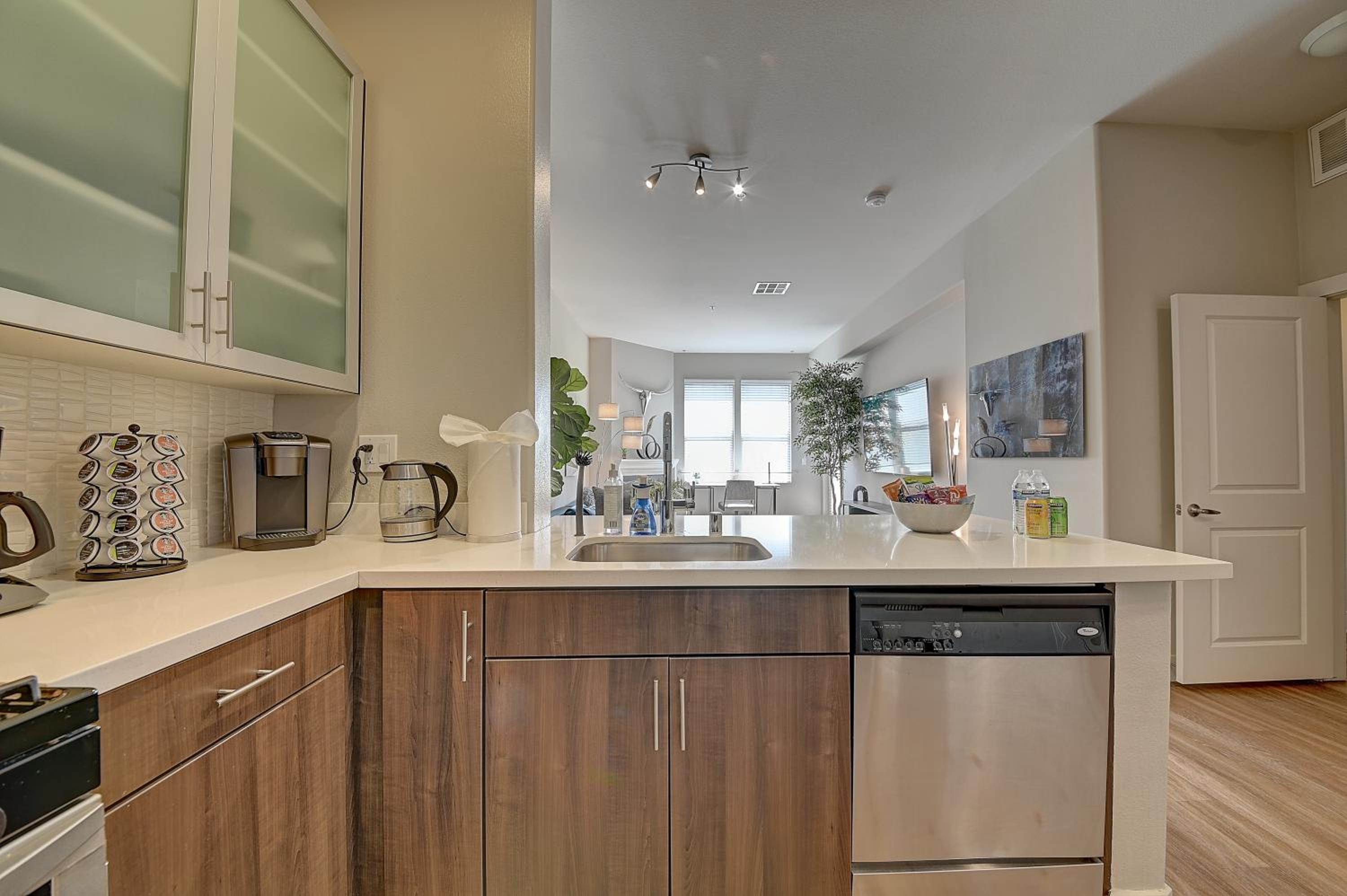 Los Angeles Vacations - Penthouse One Bedroom Garden View Condo by UCLA - Property Image 56