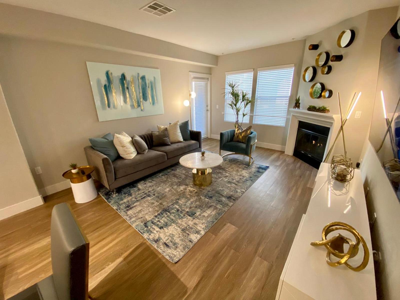 Los Angeles Vacations - Penthouse One Bedroom Garden View Condo by UCLA - Property Image 60