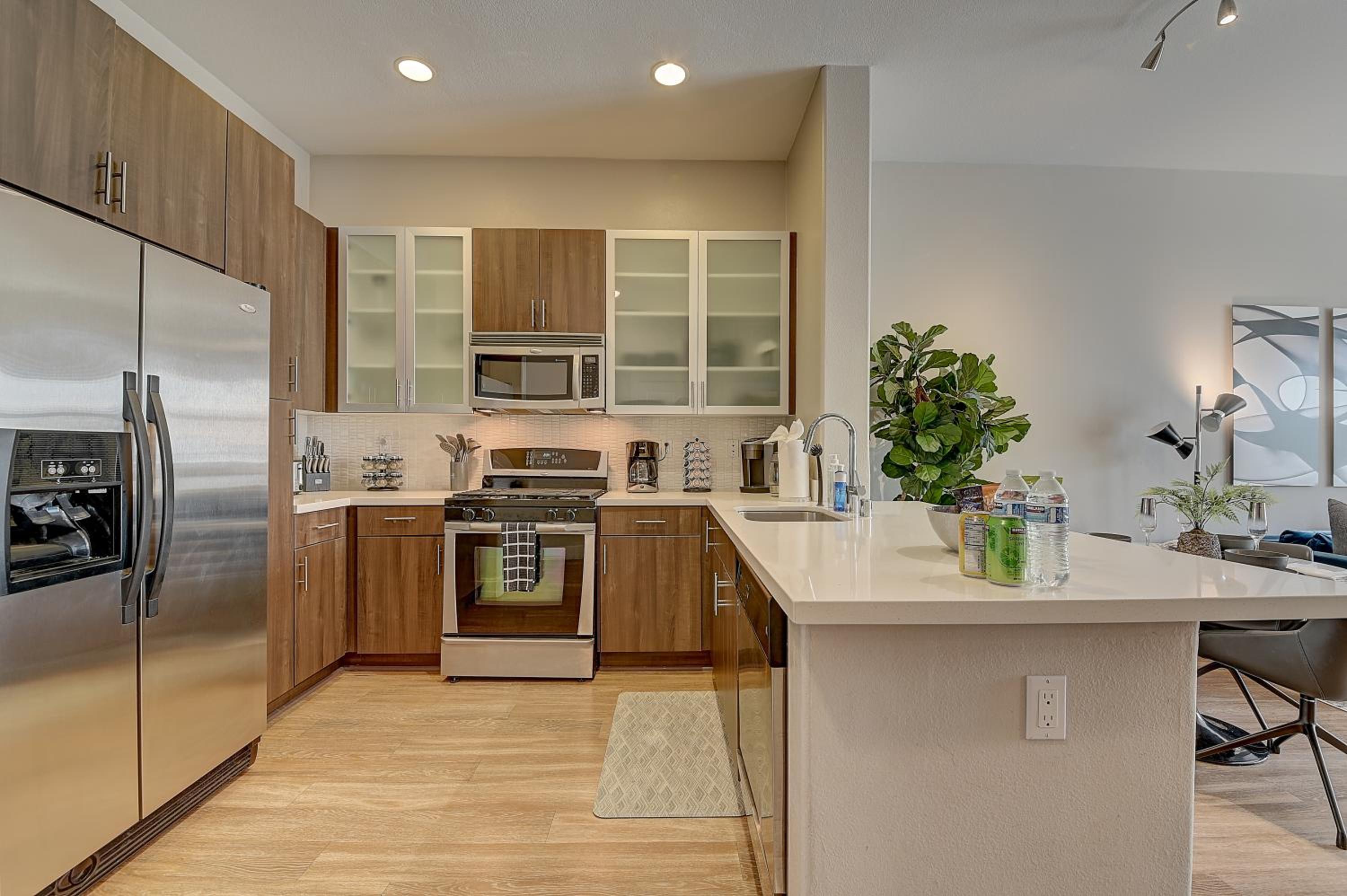 Los Angeles Vacations - Penthouse One Bedroom Garden View Condo by UCLA - Property Image 61