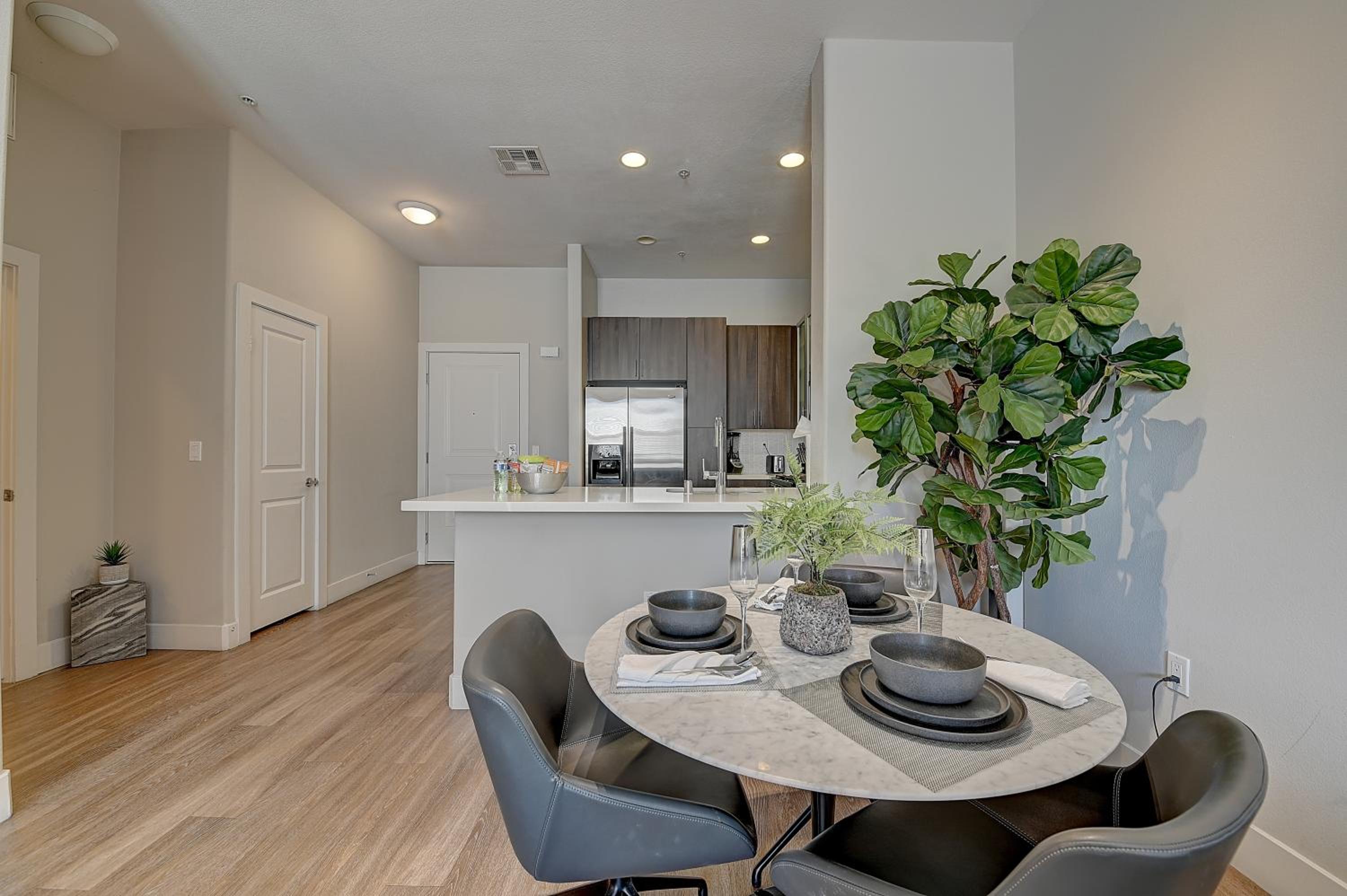 Los Angeles Vacations - Penthouse One Bedroom Garden View Condo by UCLA - Property Image 65