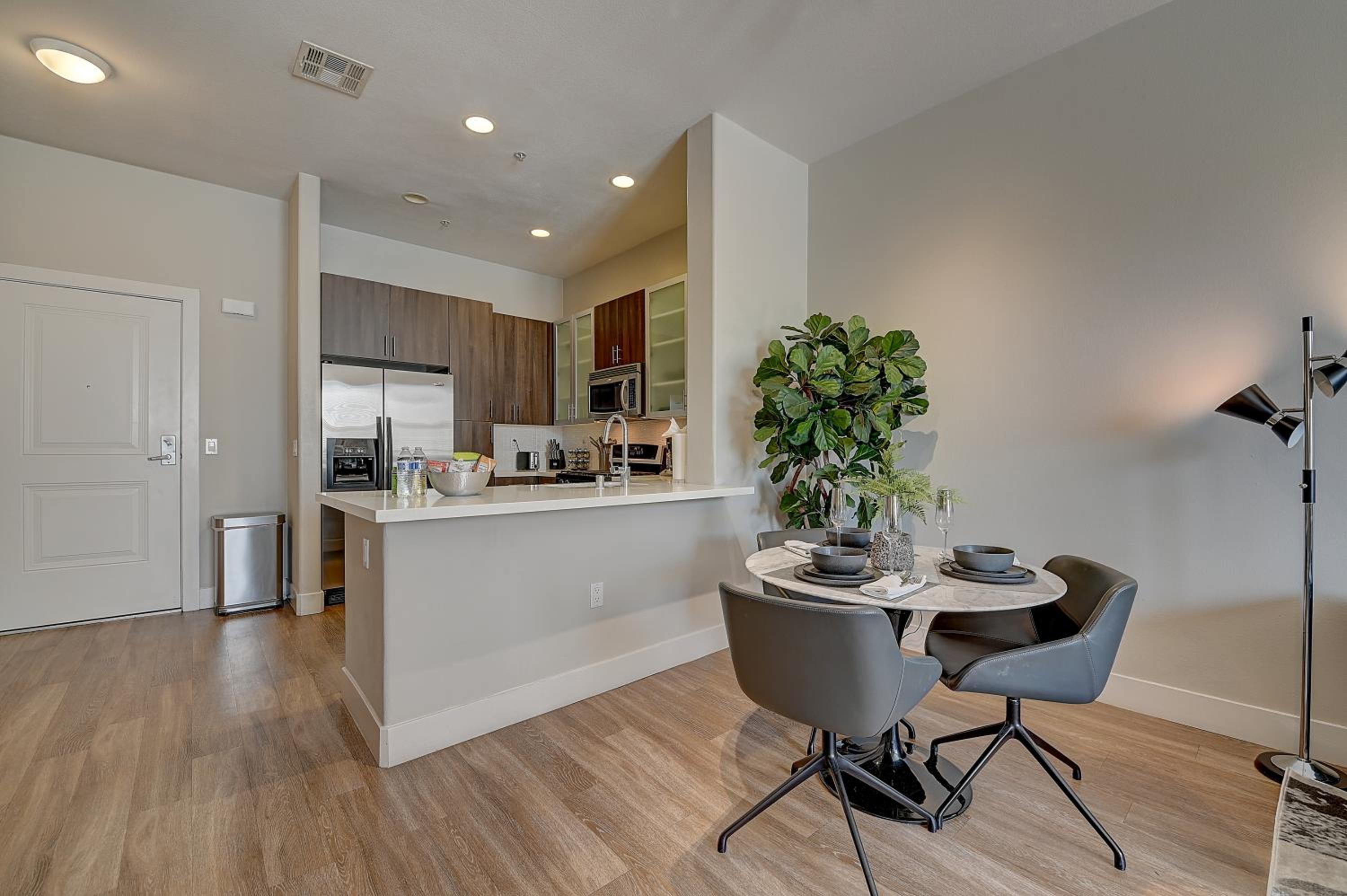 Los Angeles Vacations - Penthouse One Bedroom Garden View Condo by UCLA - Property Image 8