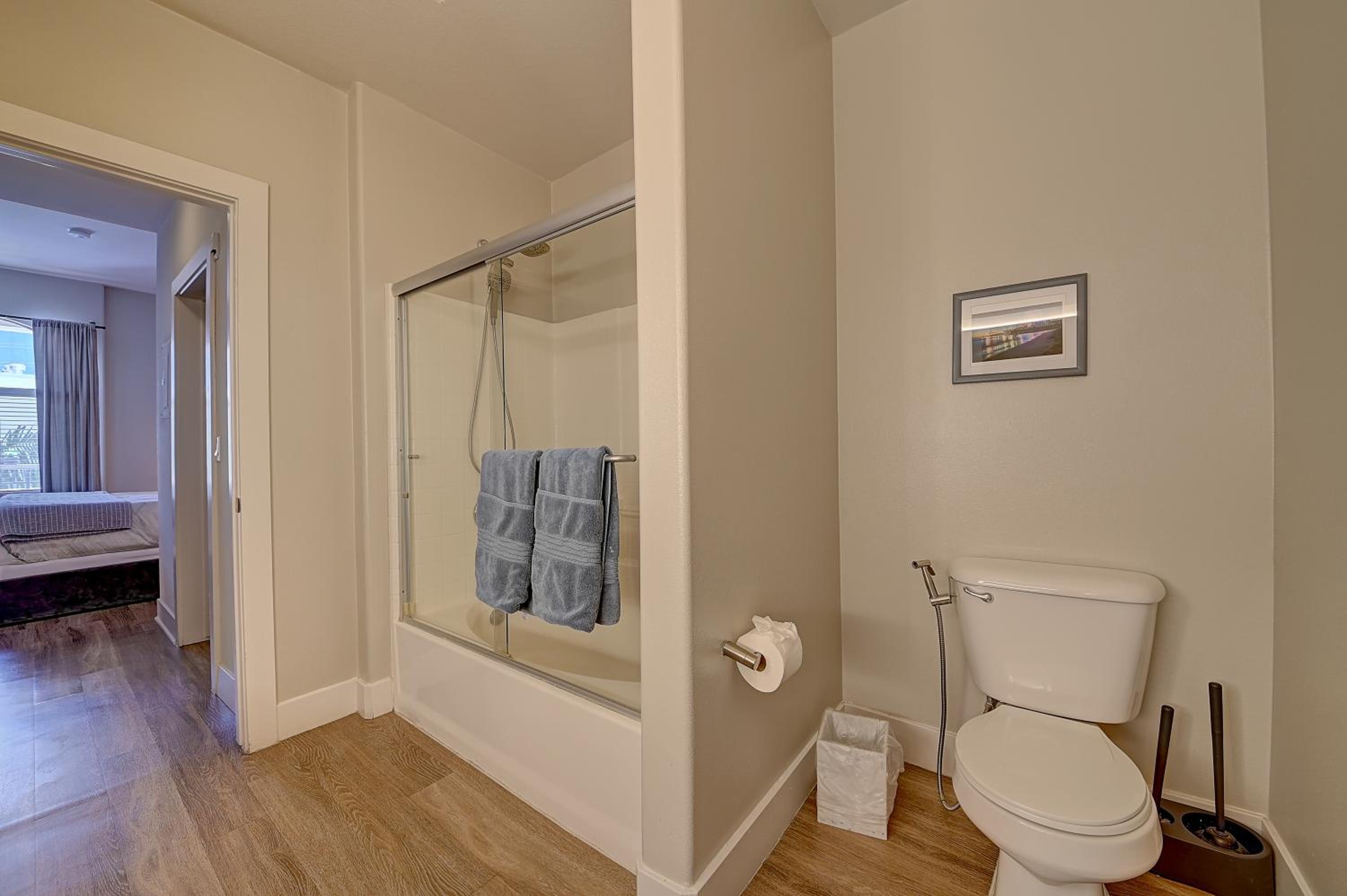 Los Angeles Vacations - Penthouse One Bedroom Garden View Condo by UCLA - Property Image 21