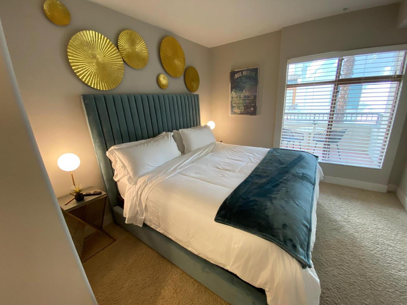 Los Angeles Vacations - Penthouse One Bedroom Garden View Condo by UCLA - Property Image 23