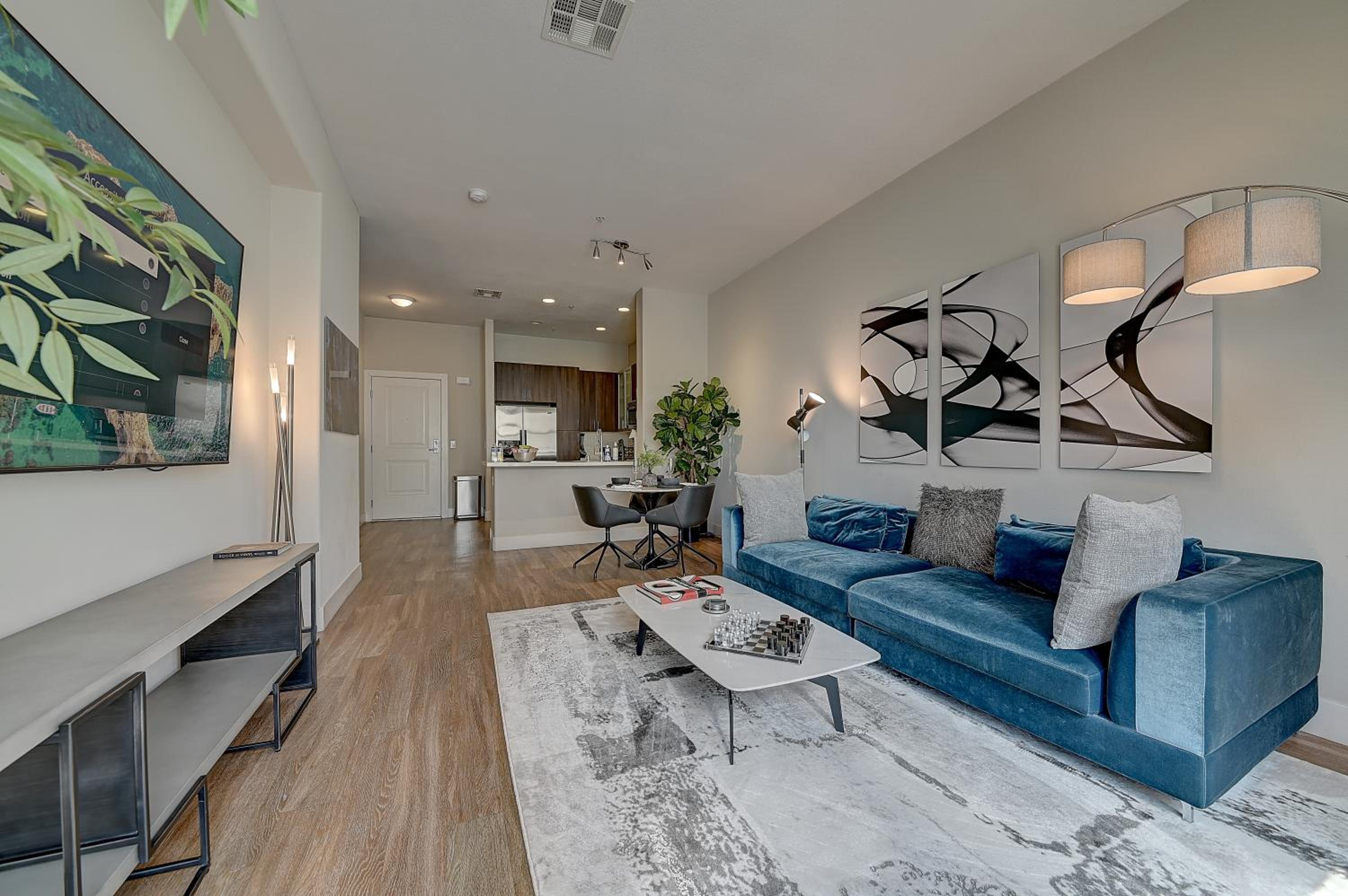 Los Angeles Vacations - Penthouse One Bedroom Garden View Condo by UCLA - Property Image 32