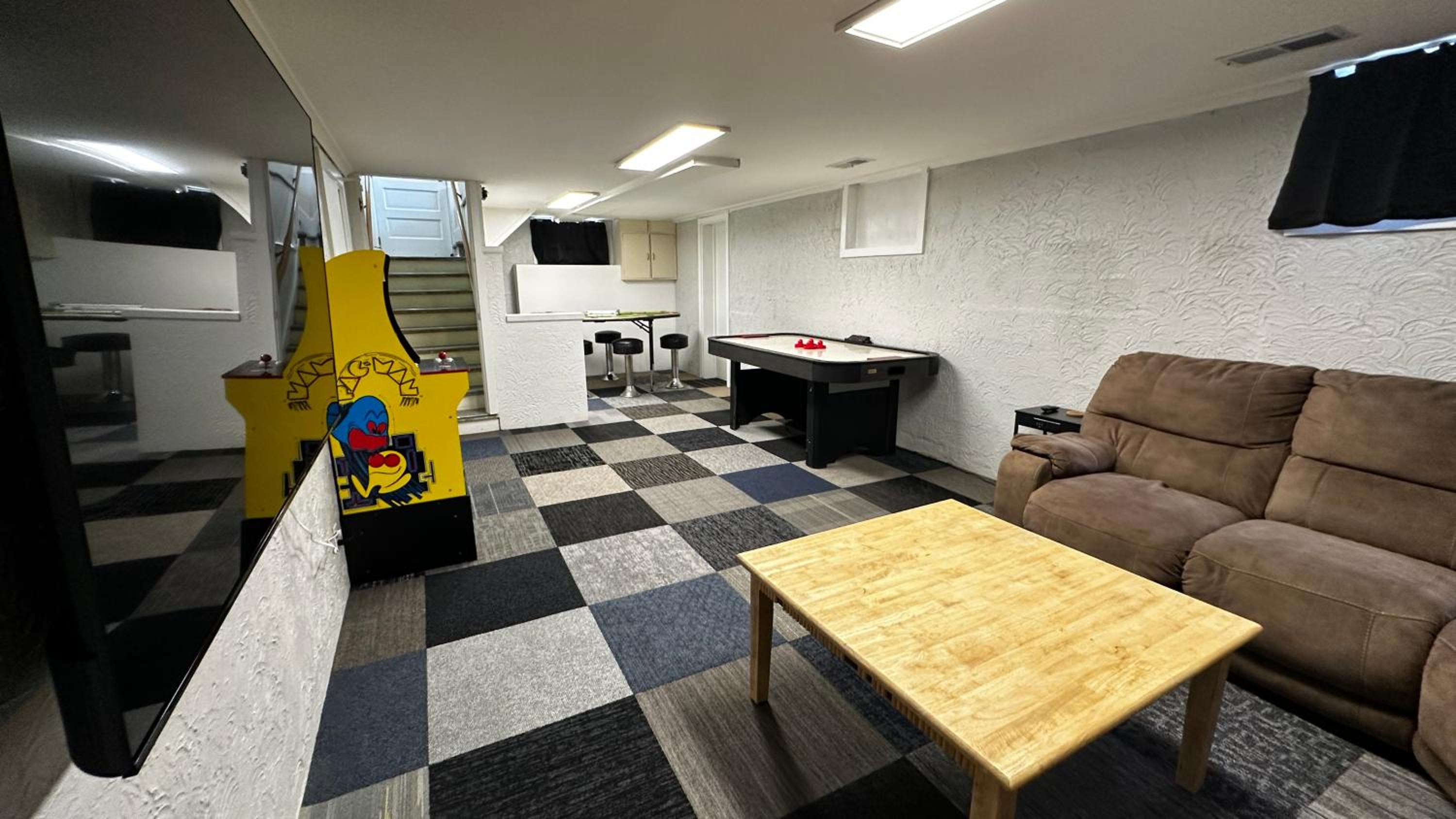 Peoria Vacations - Peoria Bradley Cozy Vacation Large Group Home with Kitchen View - Property Image 1