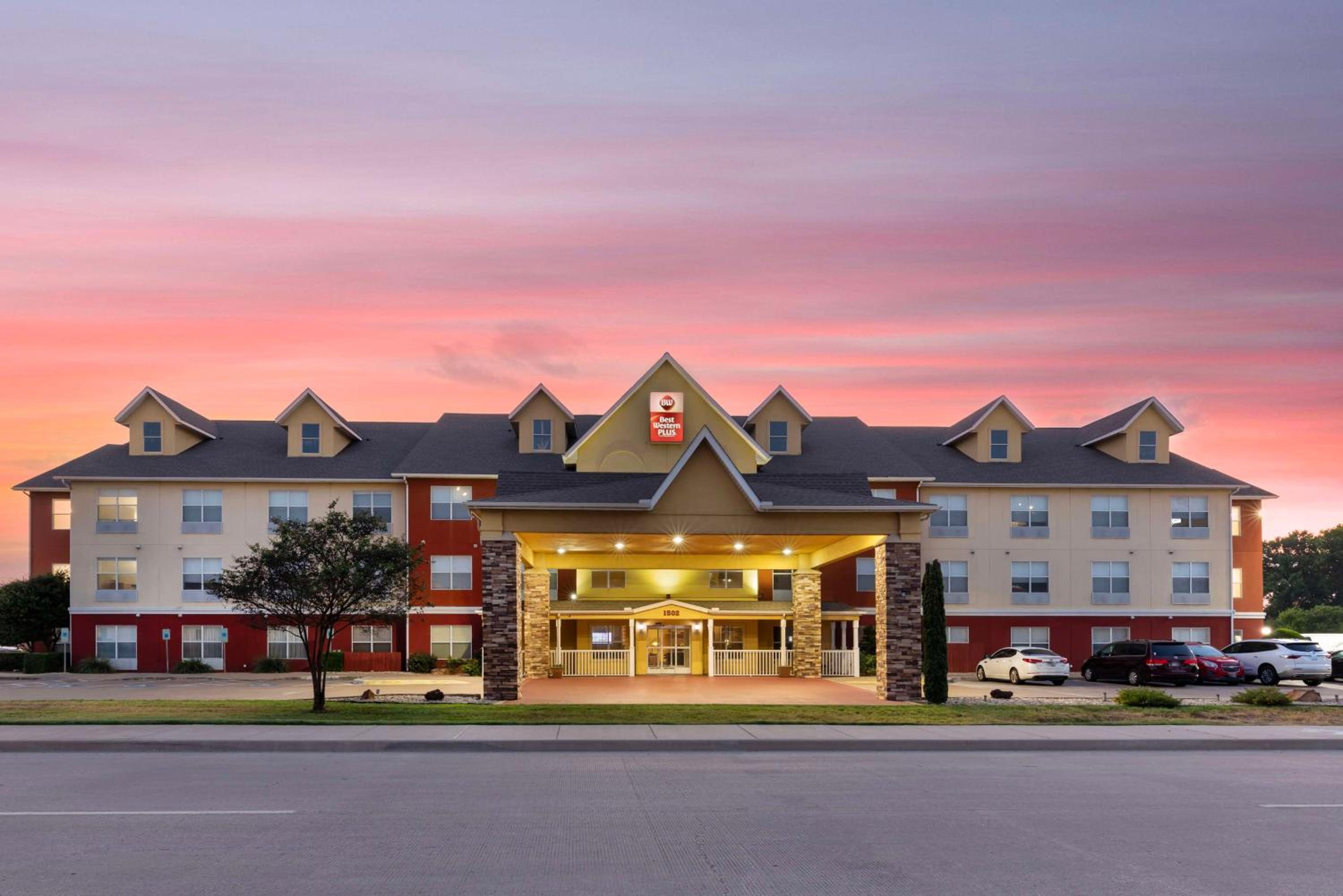 Hotel Best Western Plus Waco North - Image 1