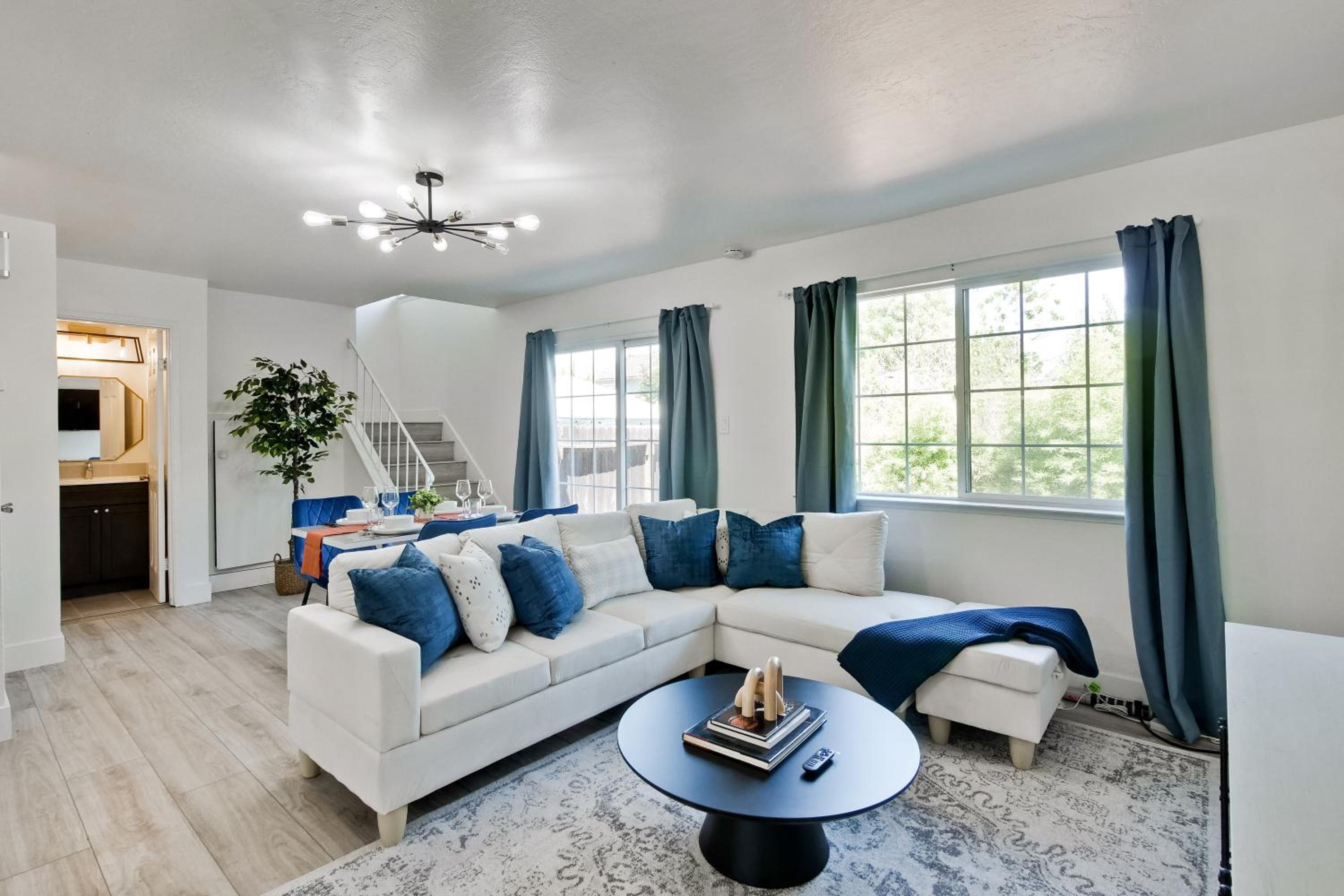 Newark Vacations - Modern Home in Santana Row SJ - Property Image 1