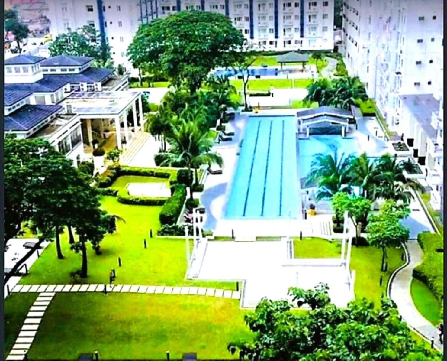 SHOP & STAY SM North Grass Residences QC MANILA view 3
