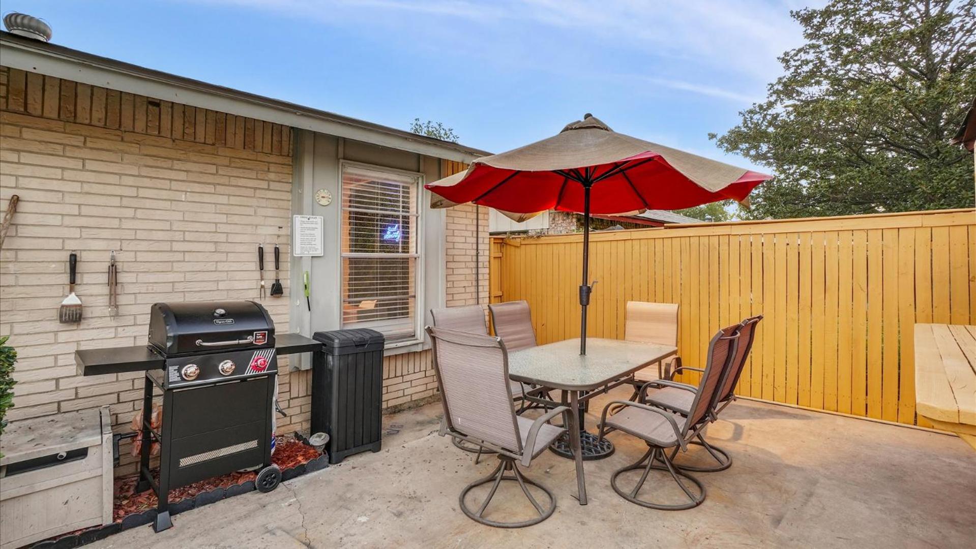 Hotel Holiday 4BR 2BA Home with Pool, Hot Tub, Fire Pit - Image 1