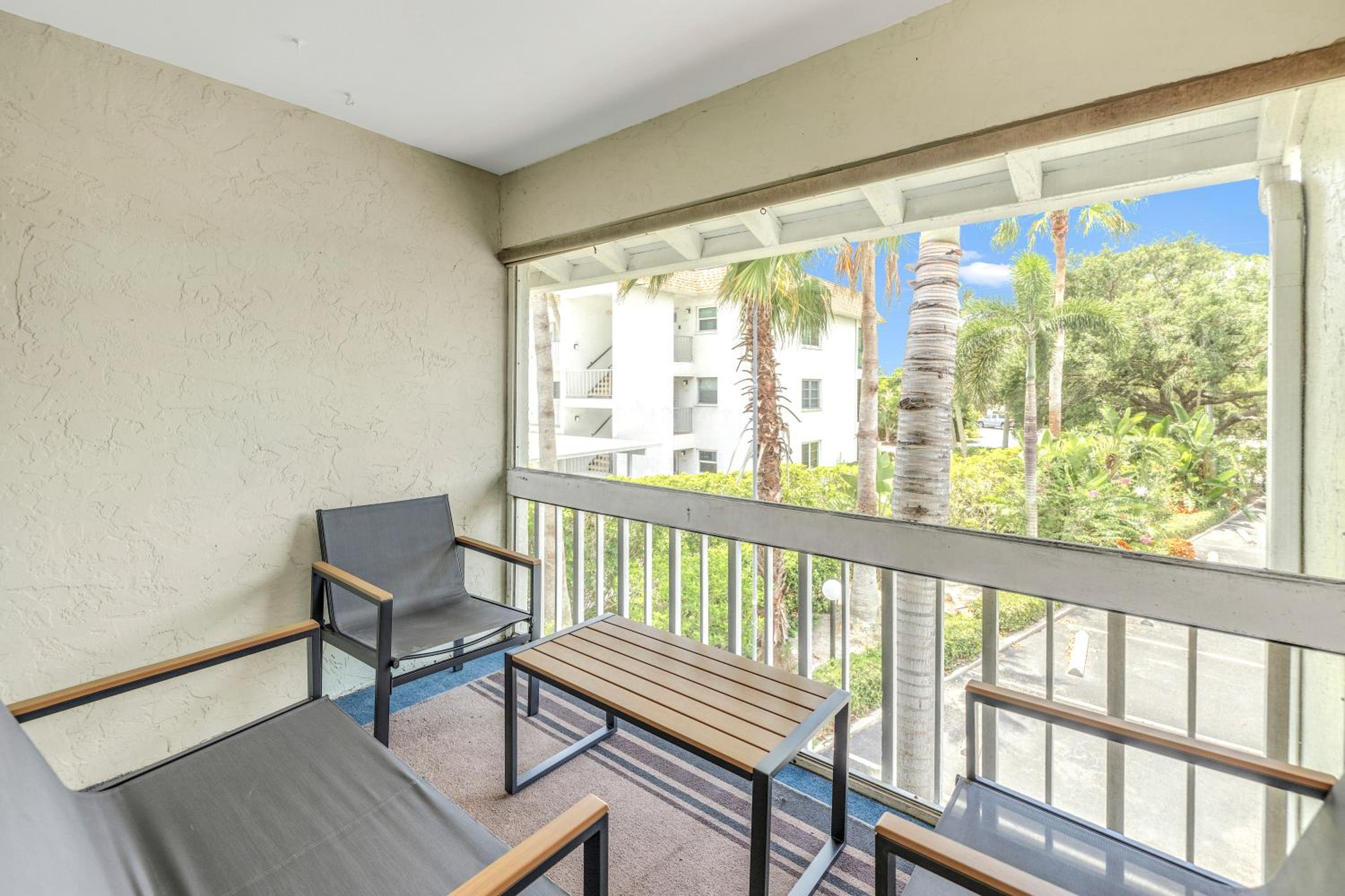 Private Patio, Walk to All! 5min- Siesta Keys Best Beach, 1min- Shopping Dining & Entertainment! view 2