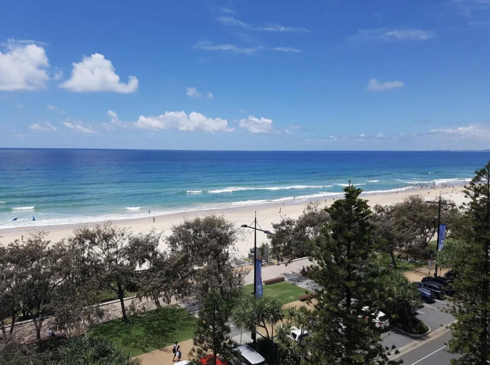 Cozy Central Beachfront Surfers Paradise