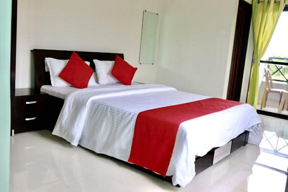 Hotel Forest Leaf view 3