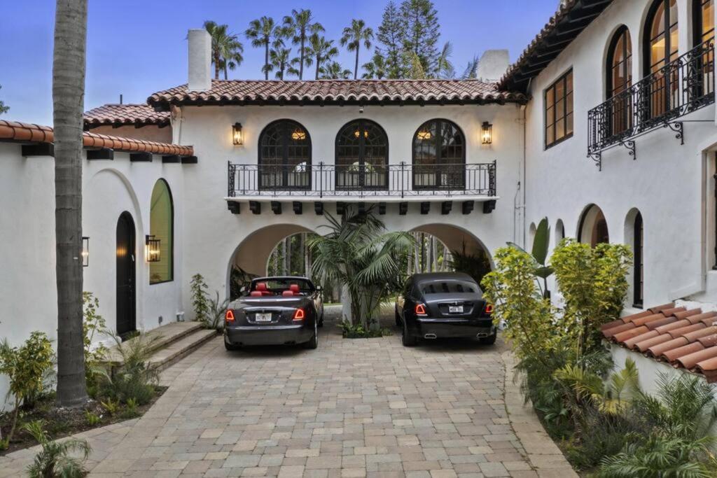 Prestigious BH Spanish Villa with Pool, Jacuzzi, BBQ