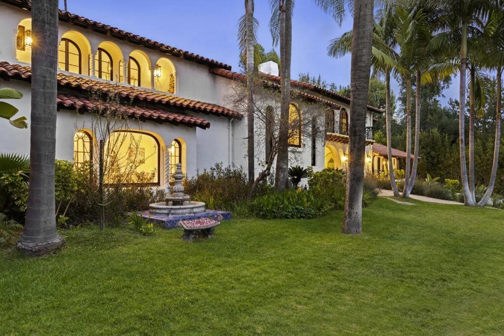 Prestigious BH Spanish Villa with Pool, Jacuzzi, BBQ