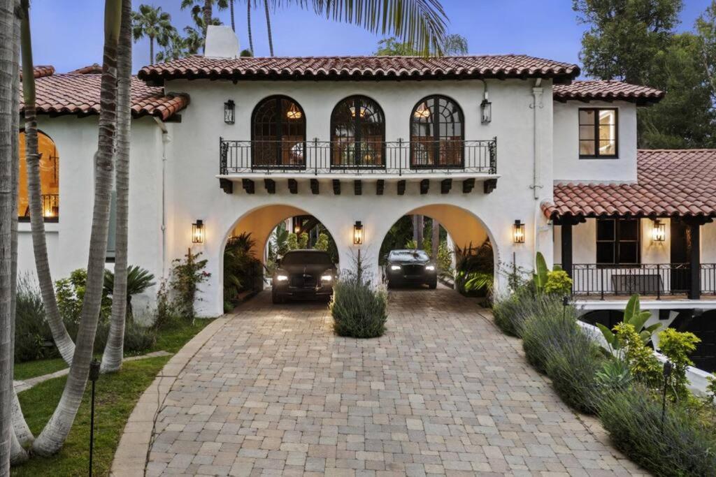 Prestigious BH Spanish Villa with Pool, Jacuzzi, BBQ
