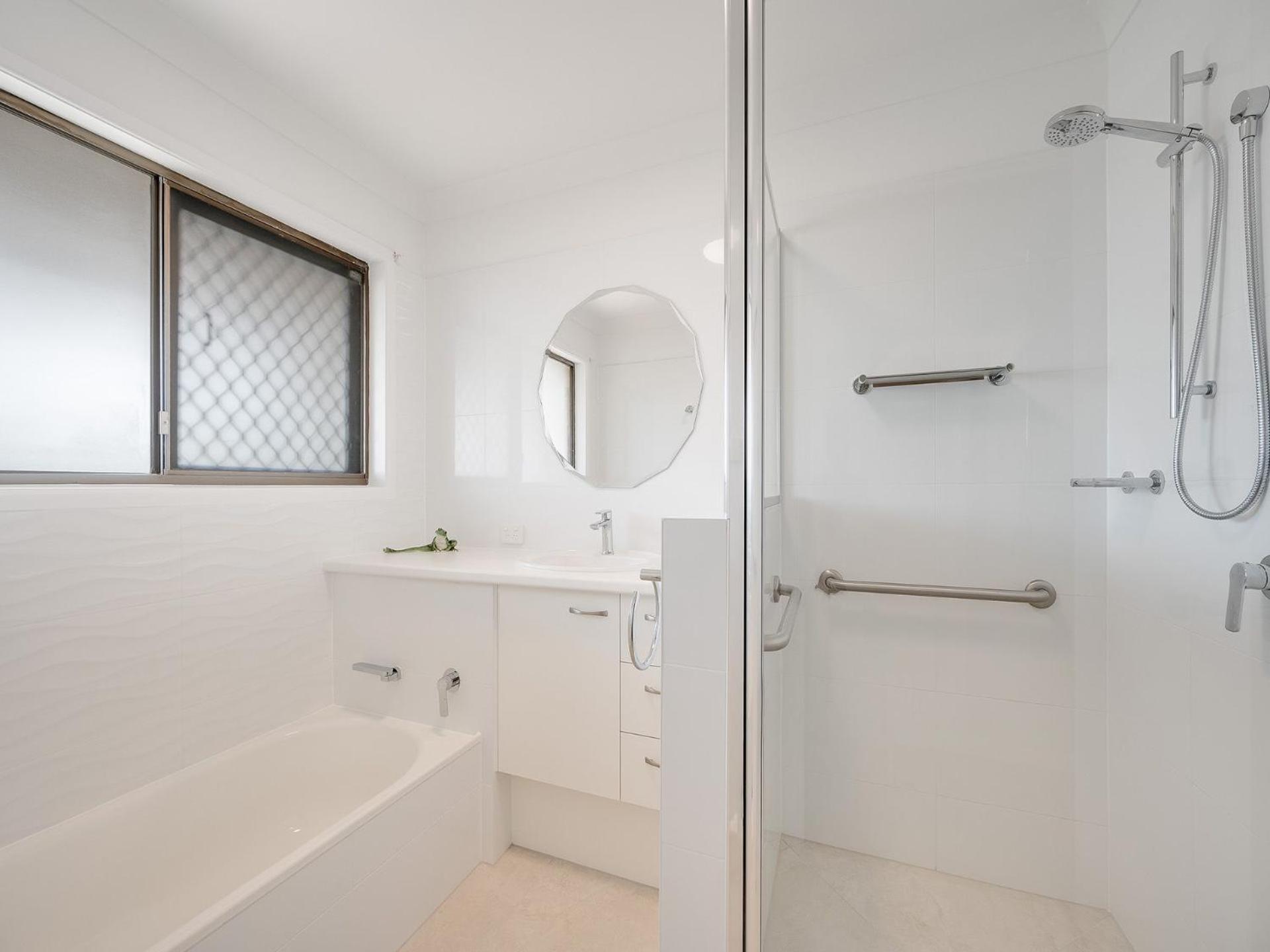 9 Rowell Street Battery Hill QLD