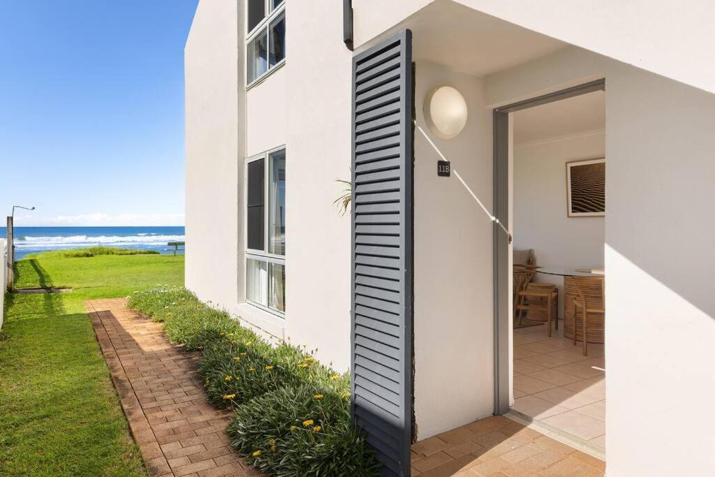 Absolute Beachfront Apartment 11B