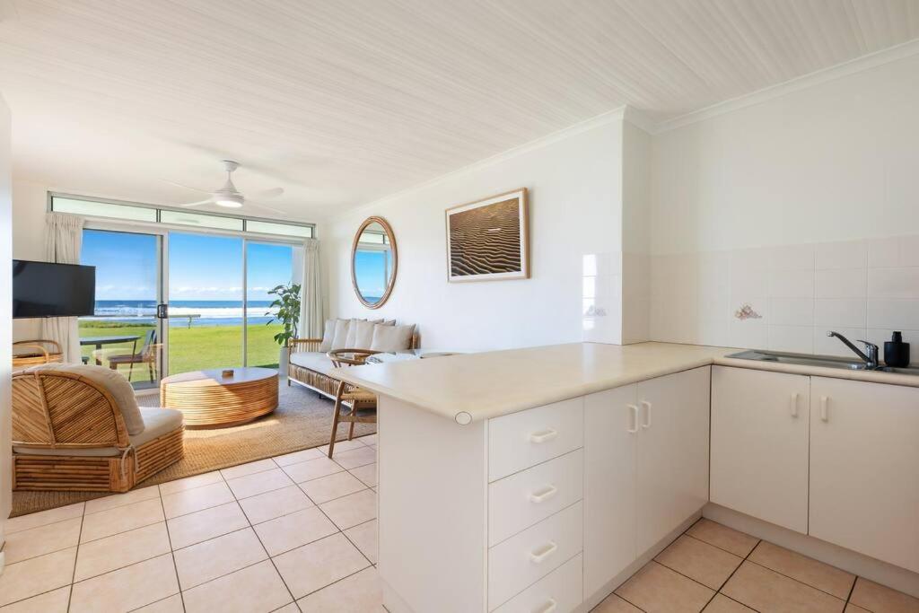Absolute Beachfront Apartment 11B