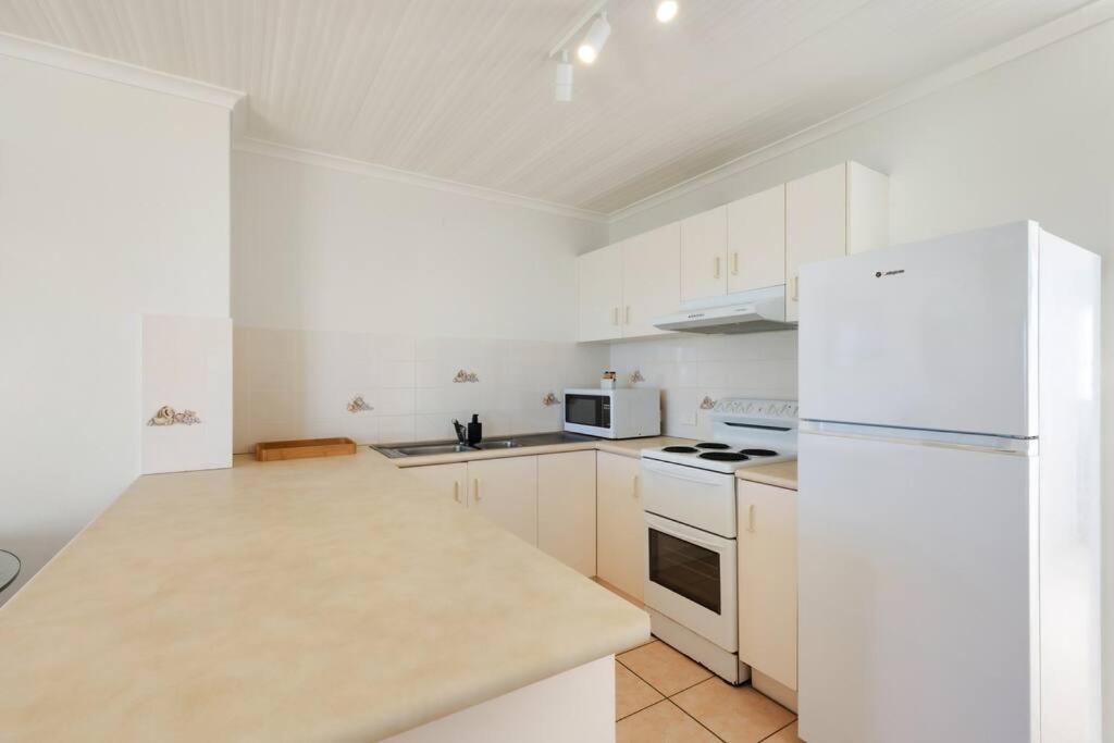 Absolute Beachfront Apartment 11B