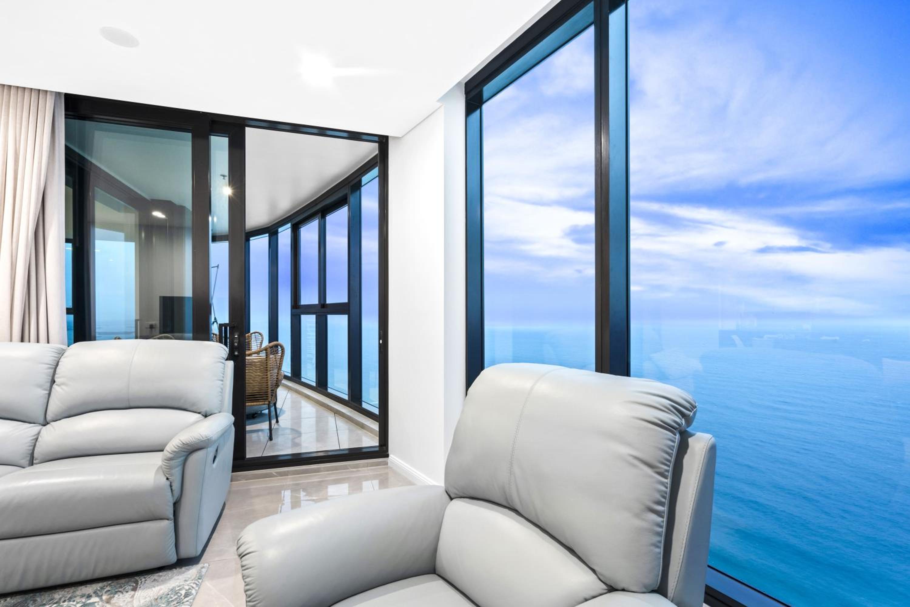 Oceans Suites - Q Stay