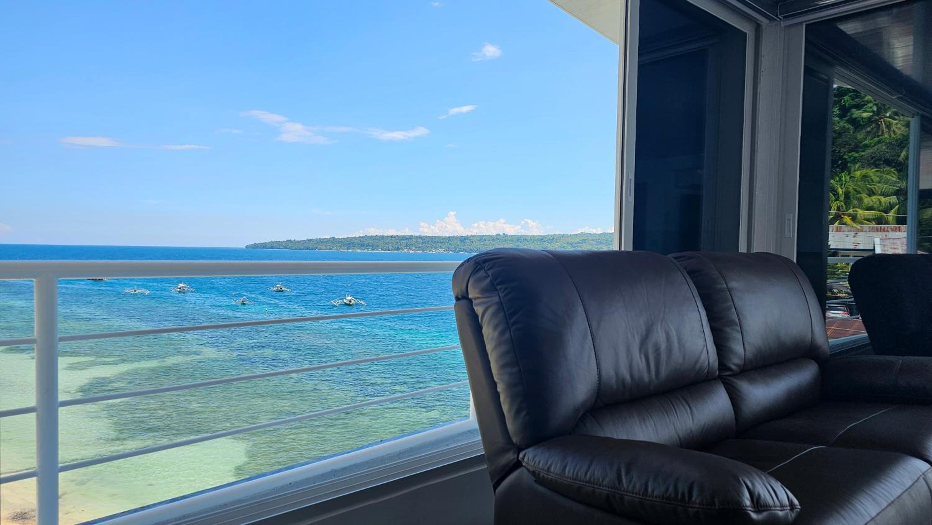 Lydia's House, Samal beach front apartments