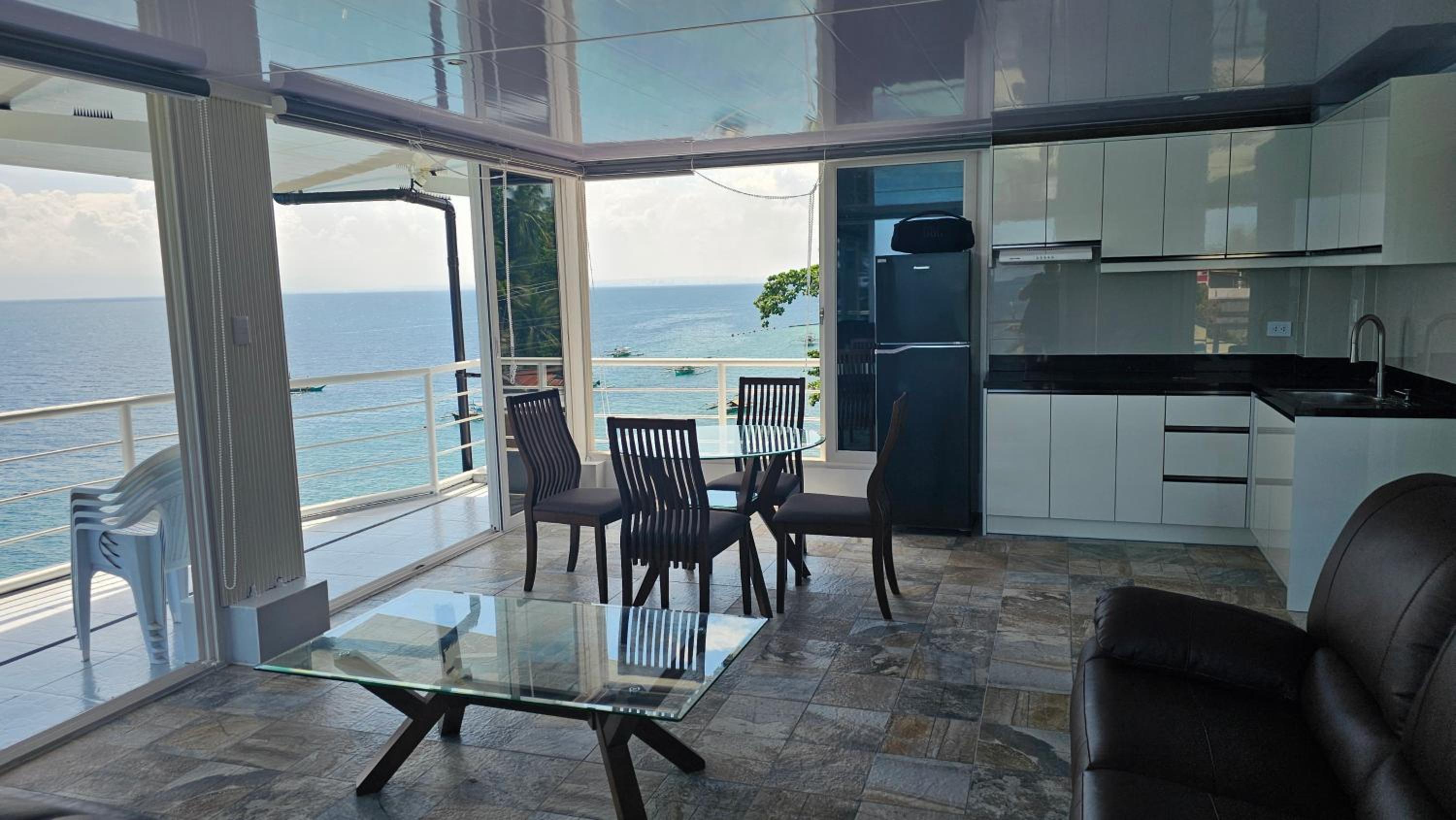 Lydia's House, Samal beach front apartments