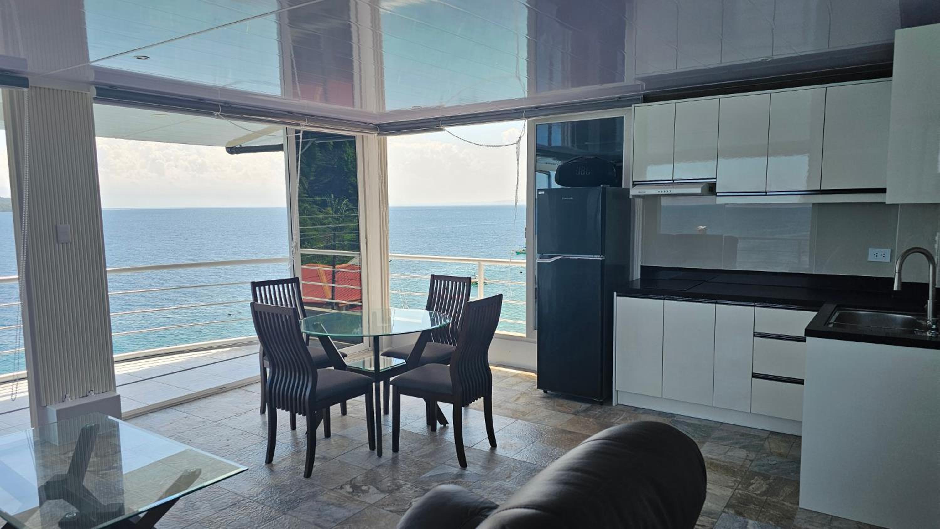 Lydia's House, Samal beach front apartments