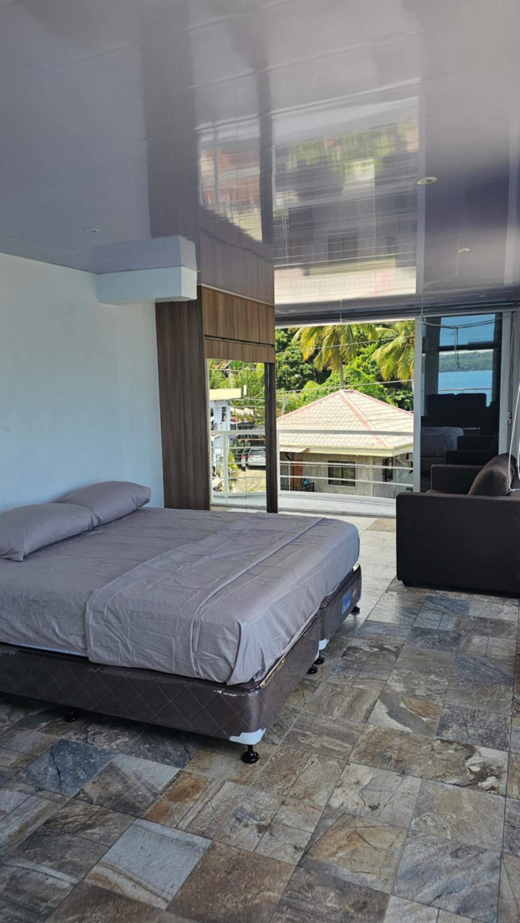 Lydia's House, Samal beach front apartments