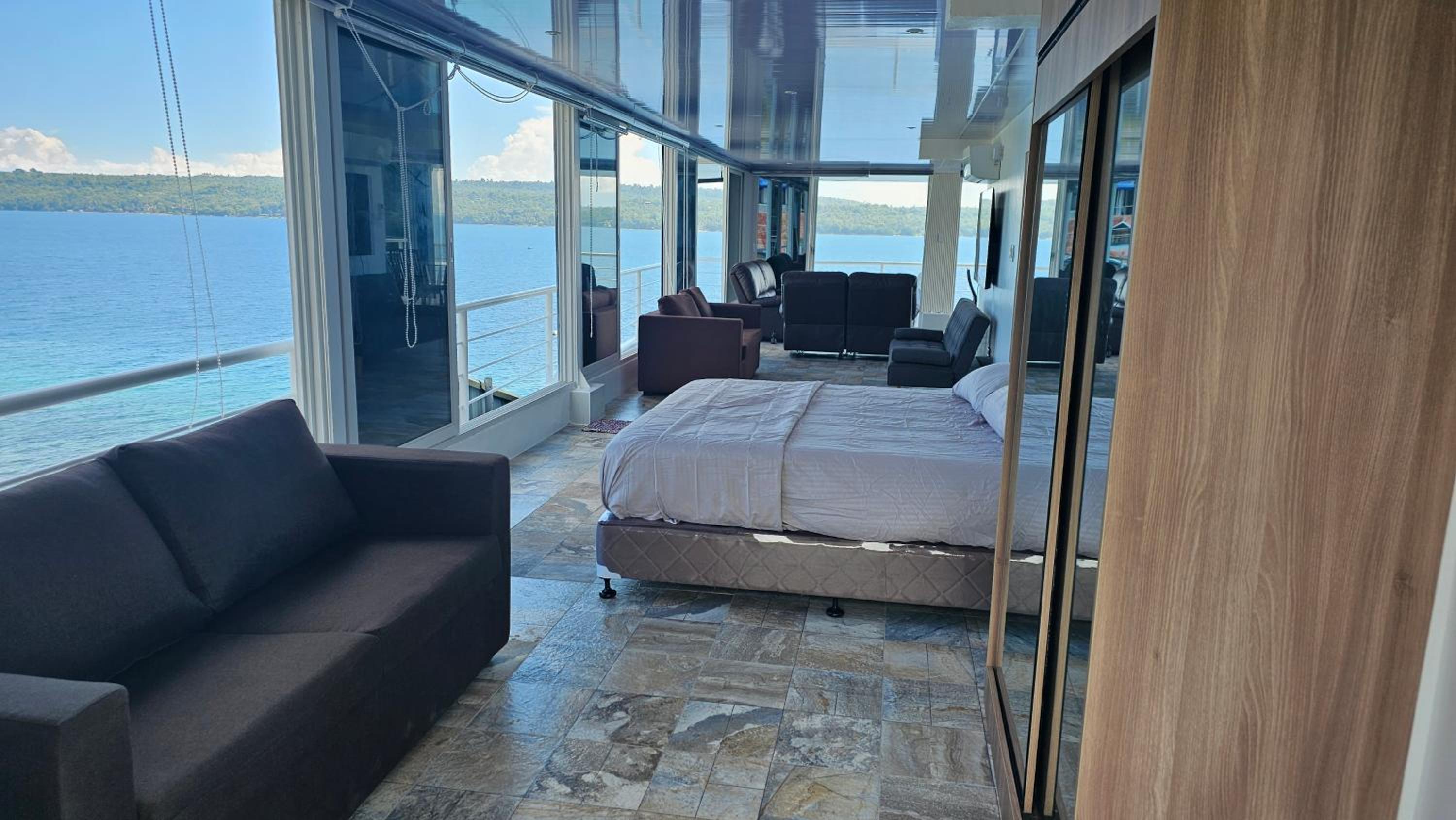 Lydia's House, Samal beach front apartments