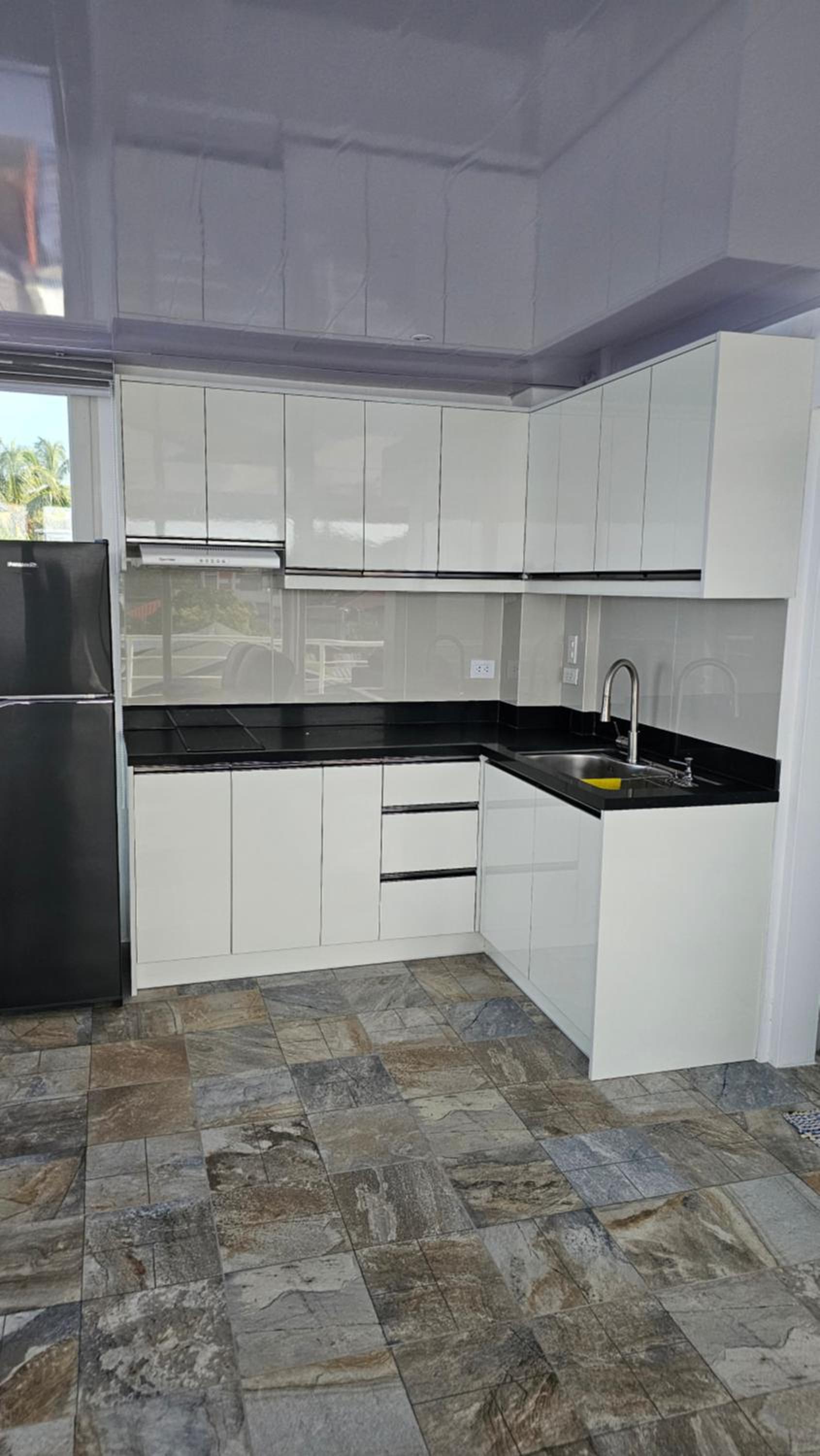 Lydia's House, Samal beach front apartments