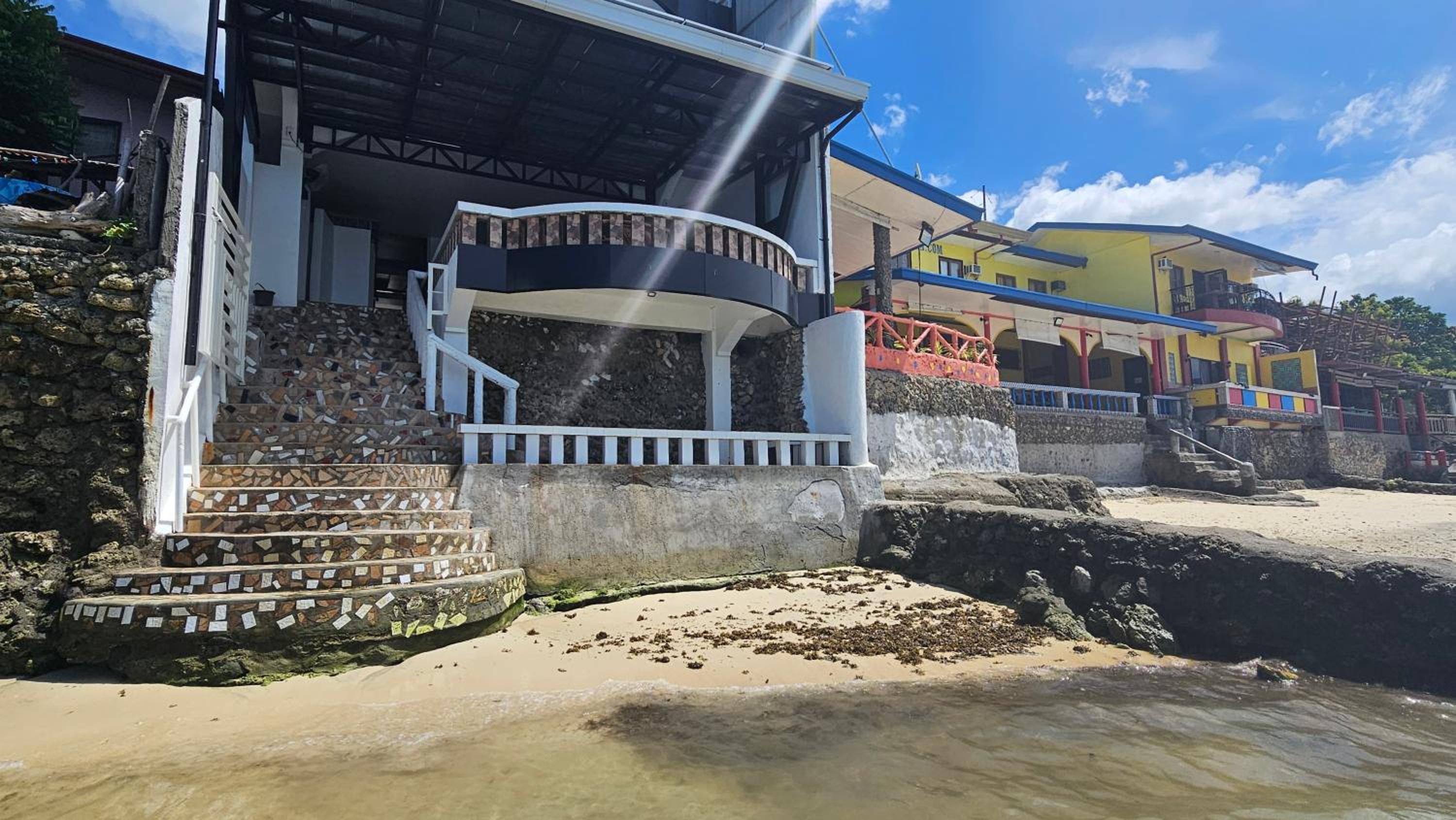 Lydia's House, Samal beach front apartments
