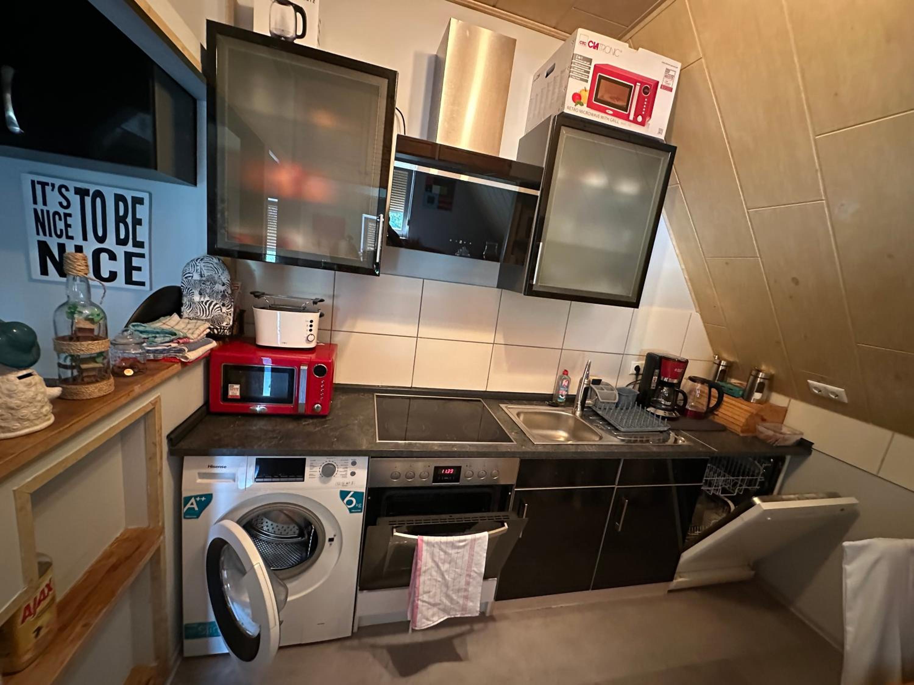 Ferien & Monteur Wohnung 1 - Little Afrika Extensive 5 Zimmer Wohnung