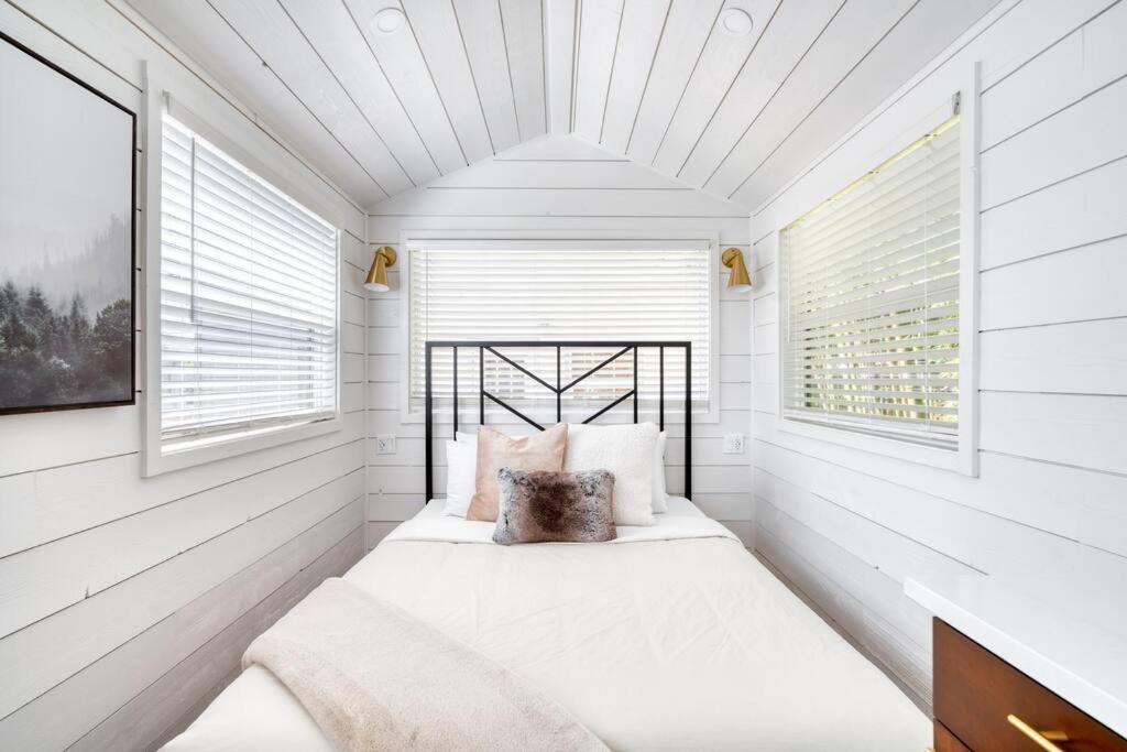 Stay Portland - Mississippi Micro-Luxe - Mid-Century Style