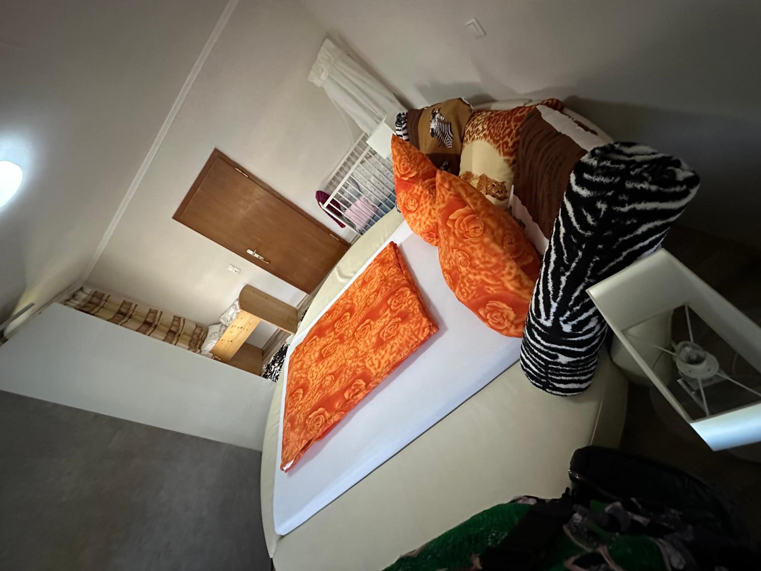 Ferien & Monteur Wohnung 1 - Little Afrika Extensive 5 Zimmer Wohnung