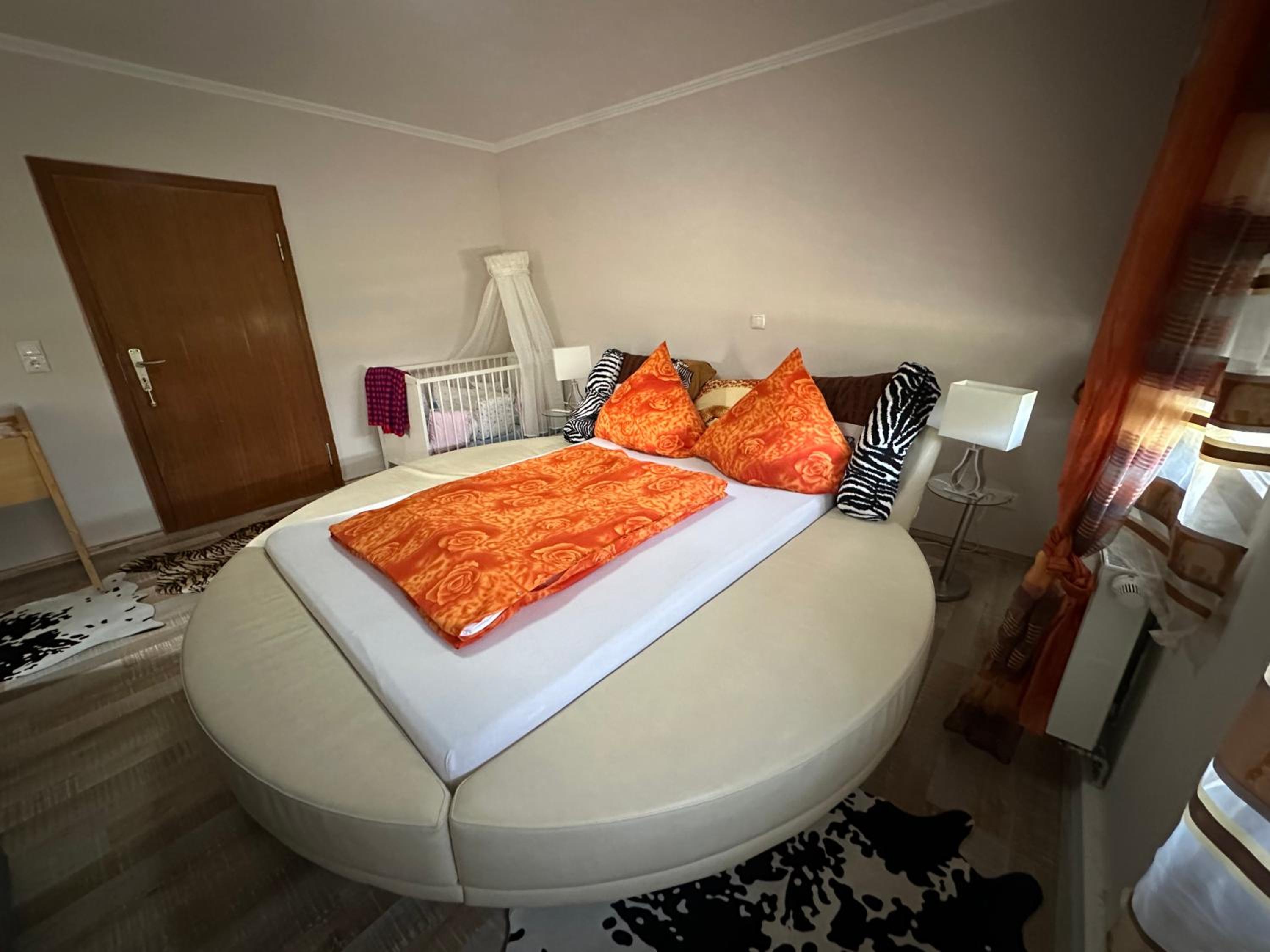 Ferien & Monteur Wohnung 1 - Little Afrika Extensive 5 Zimmer Wohnung